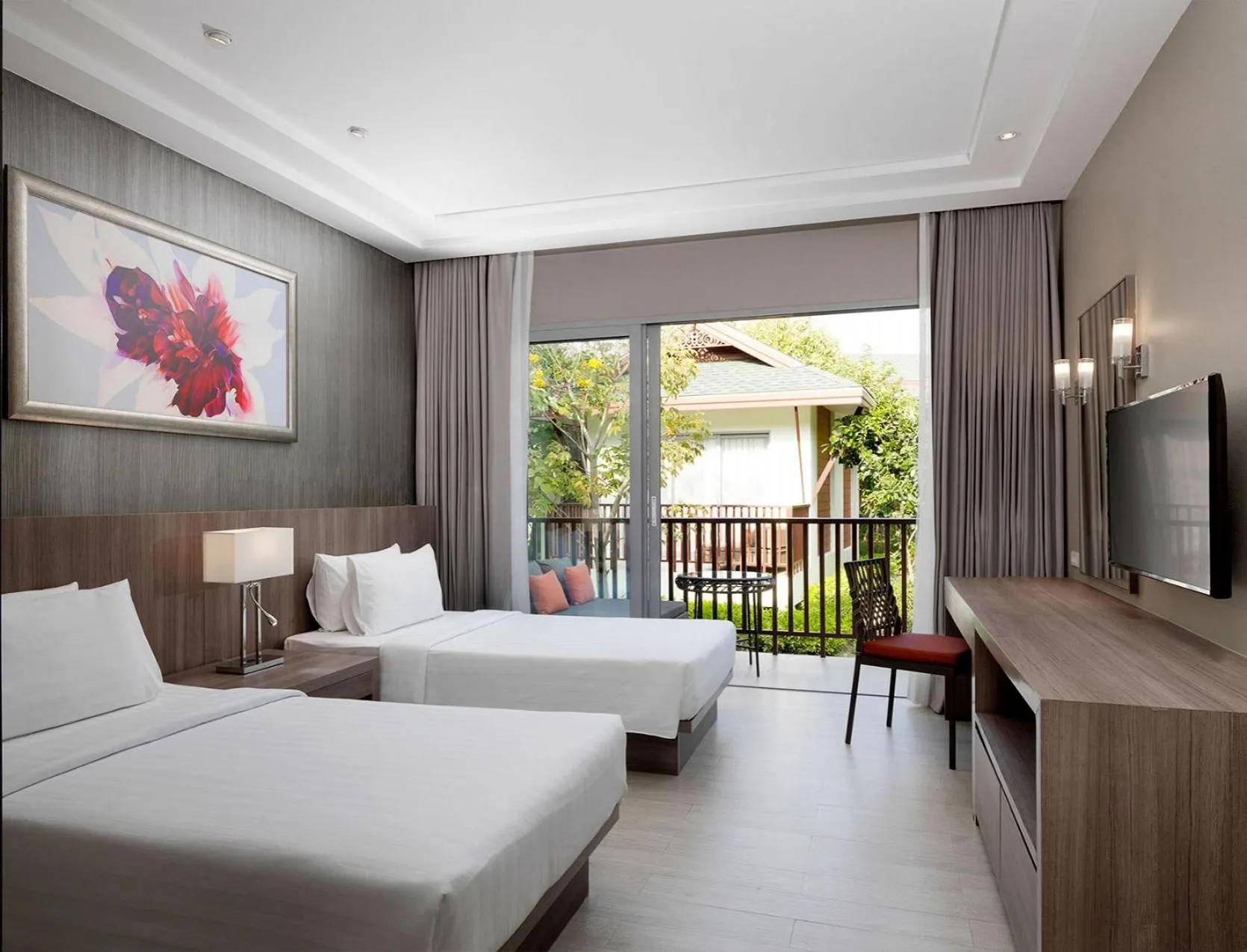 Photo of the whole room, Bed in PP Princess Resort