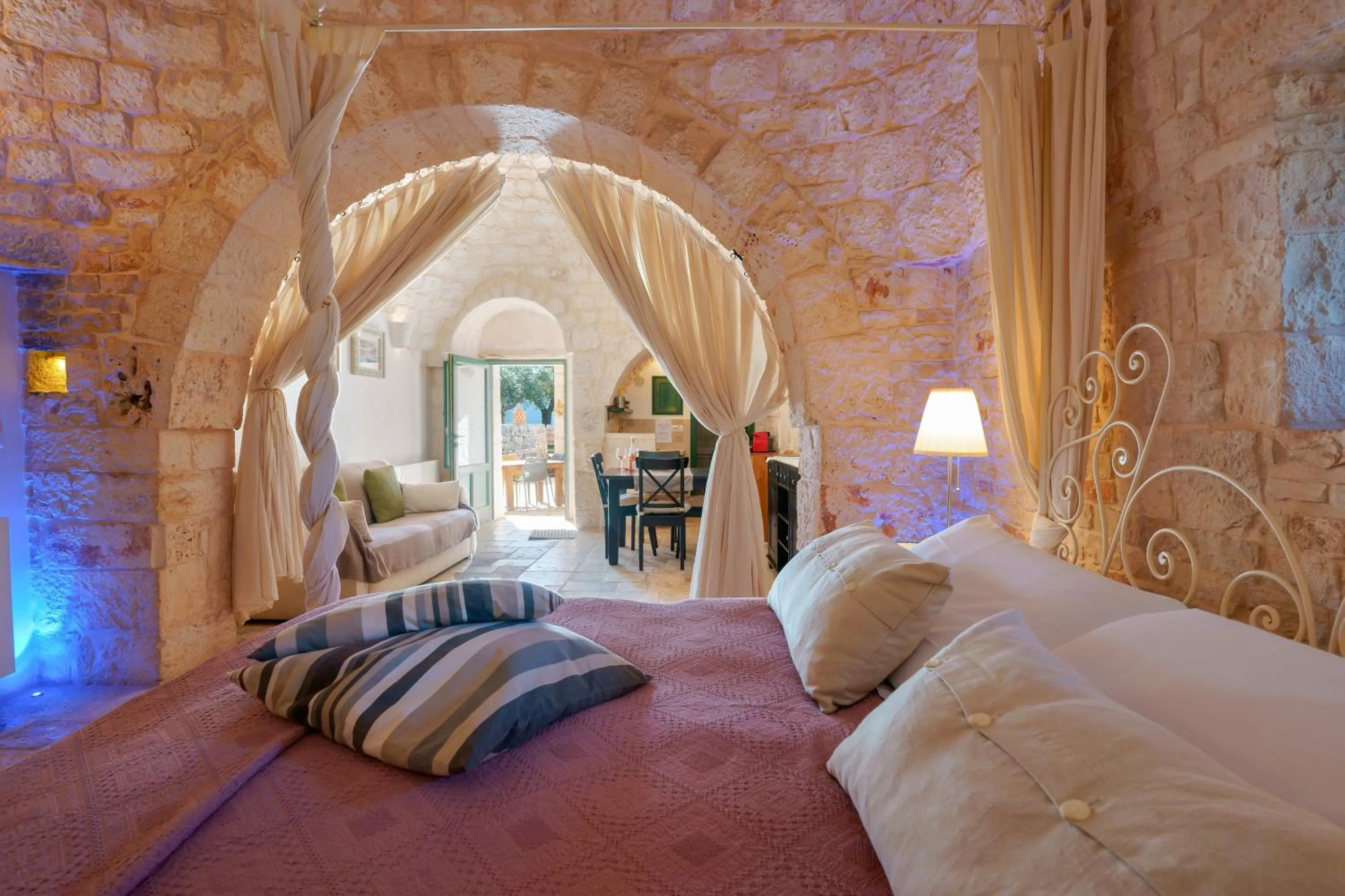 Bed in Masseria Rosa Trulli Relais