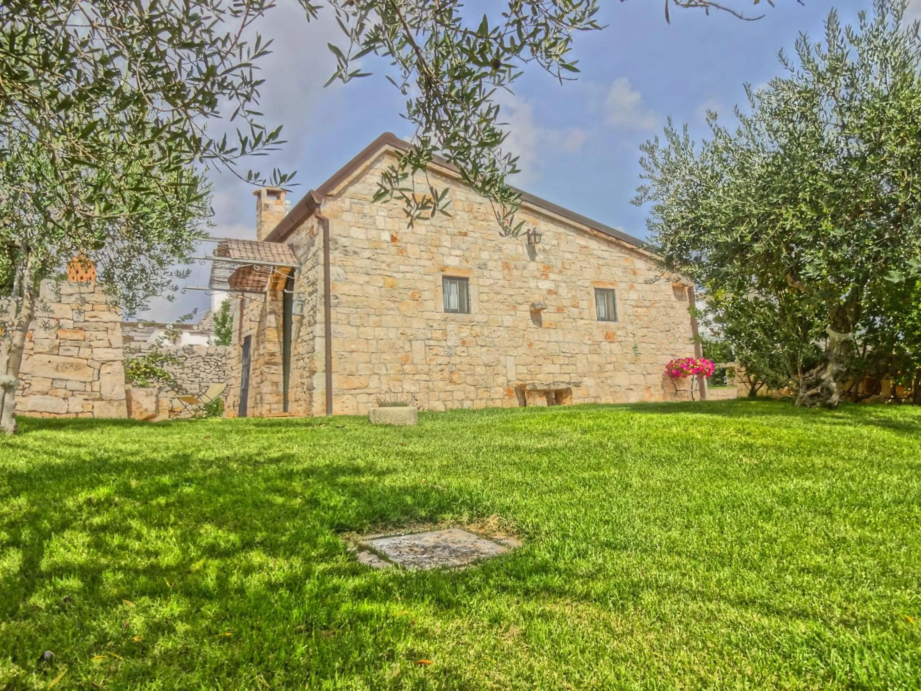 Facade/entrance in Masseria Rosa Trulli Relais