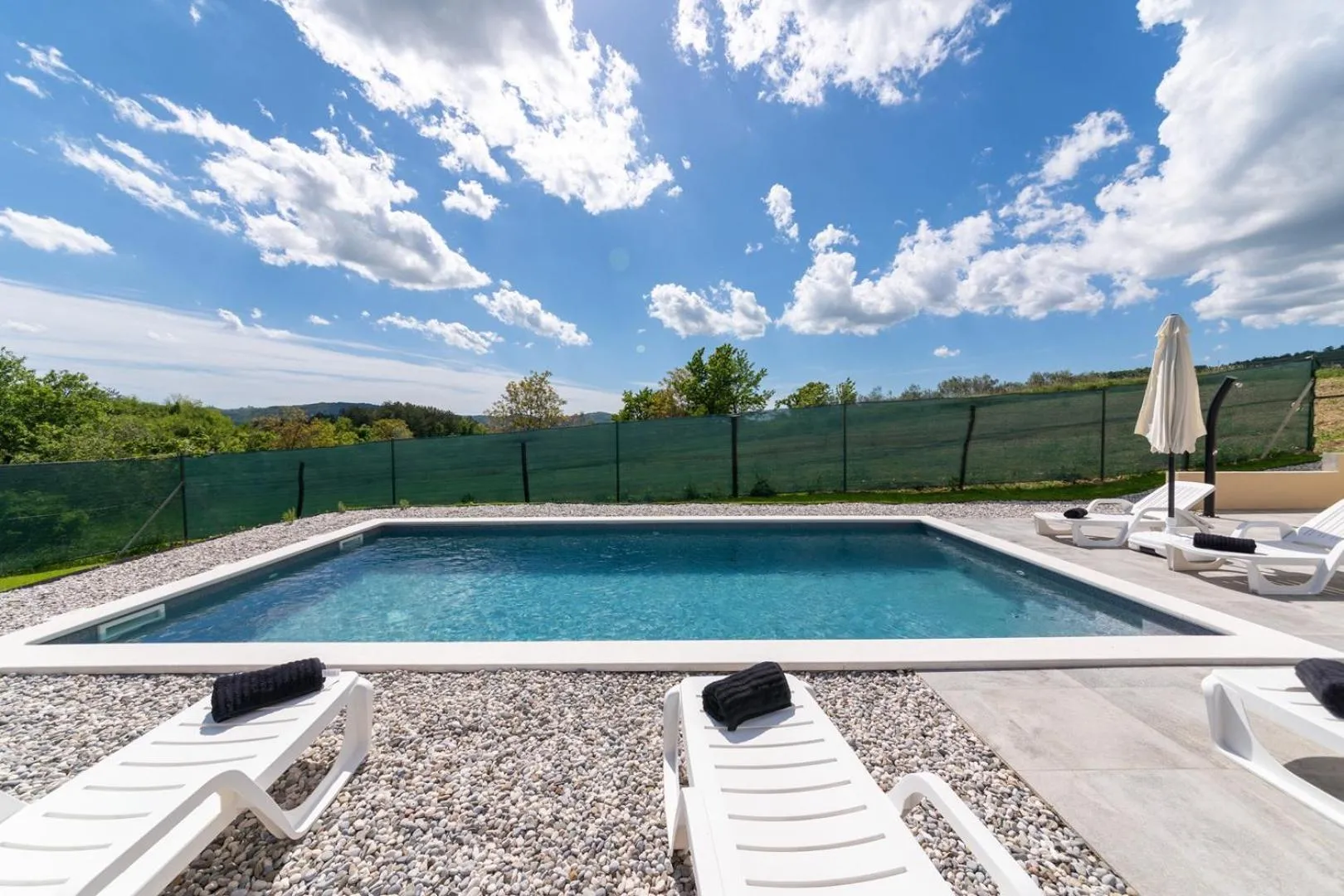 Swimming pool in Villa Butoniga Nature
