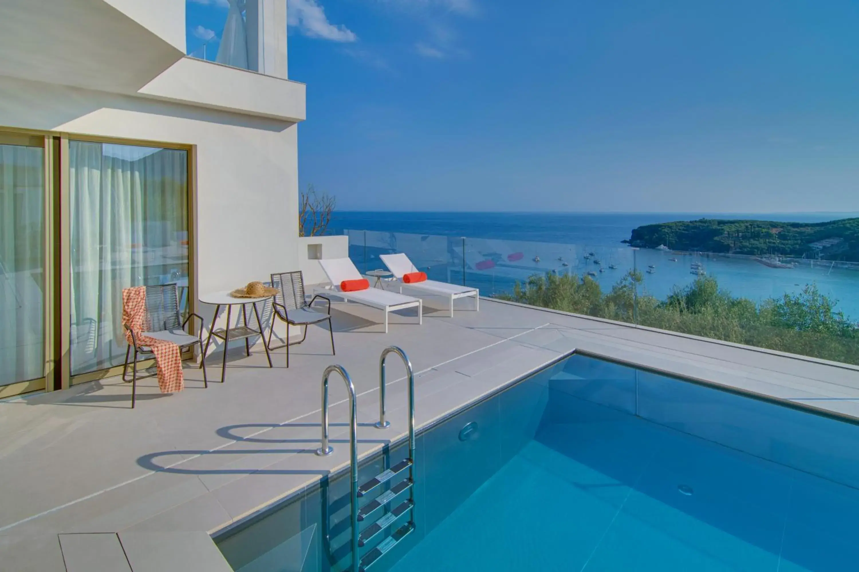 LIVINGHOME SUITES LIVINGHOME SUITES