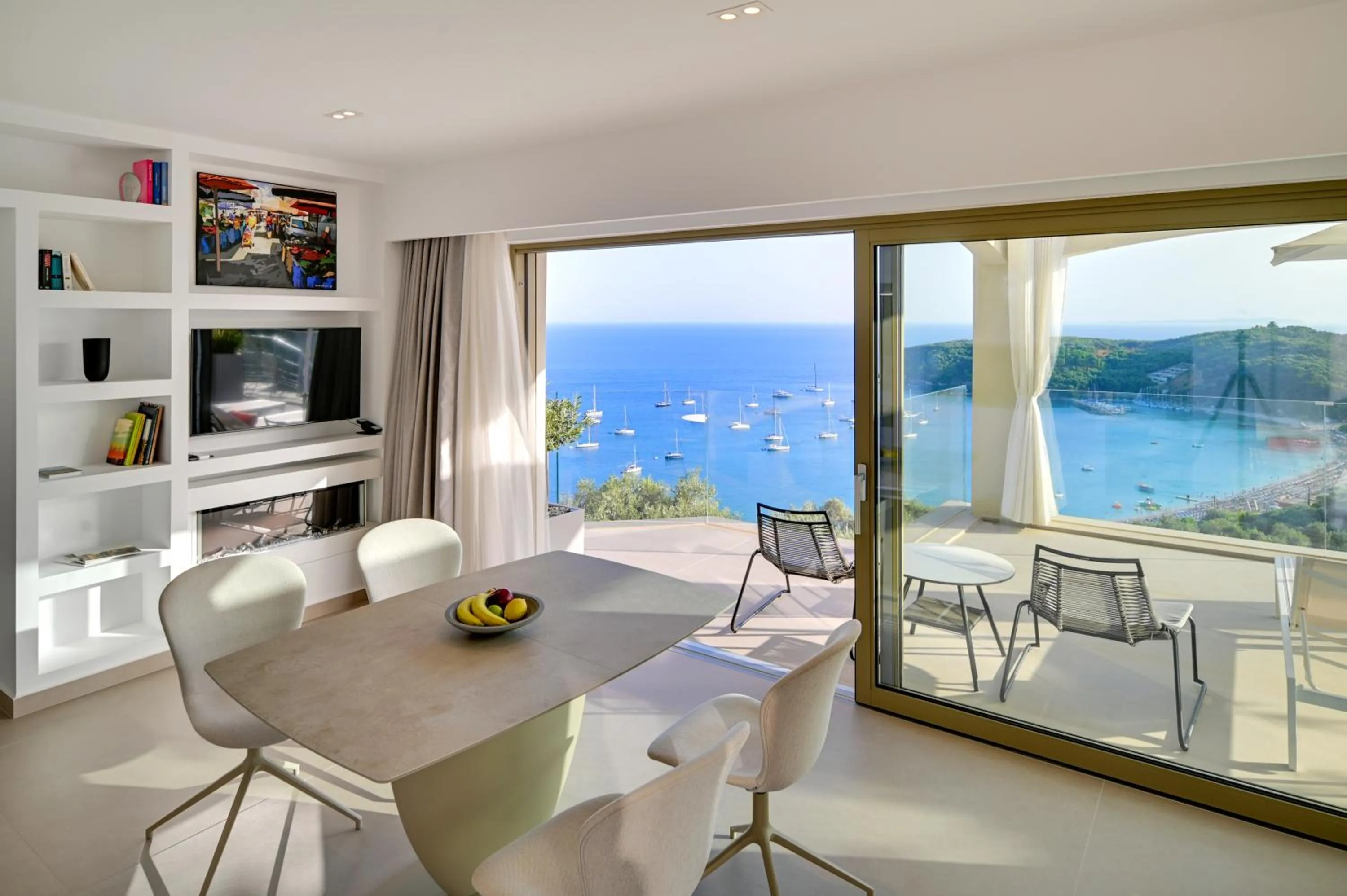 LIVINGHOME SUITES