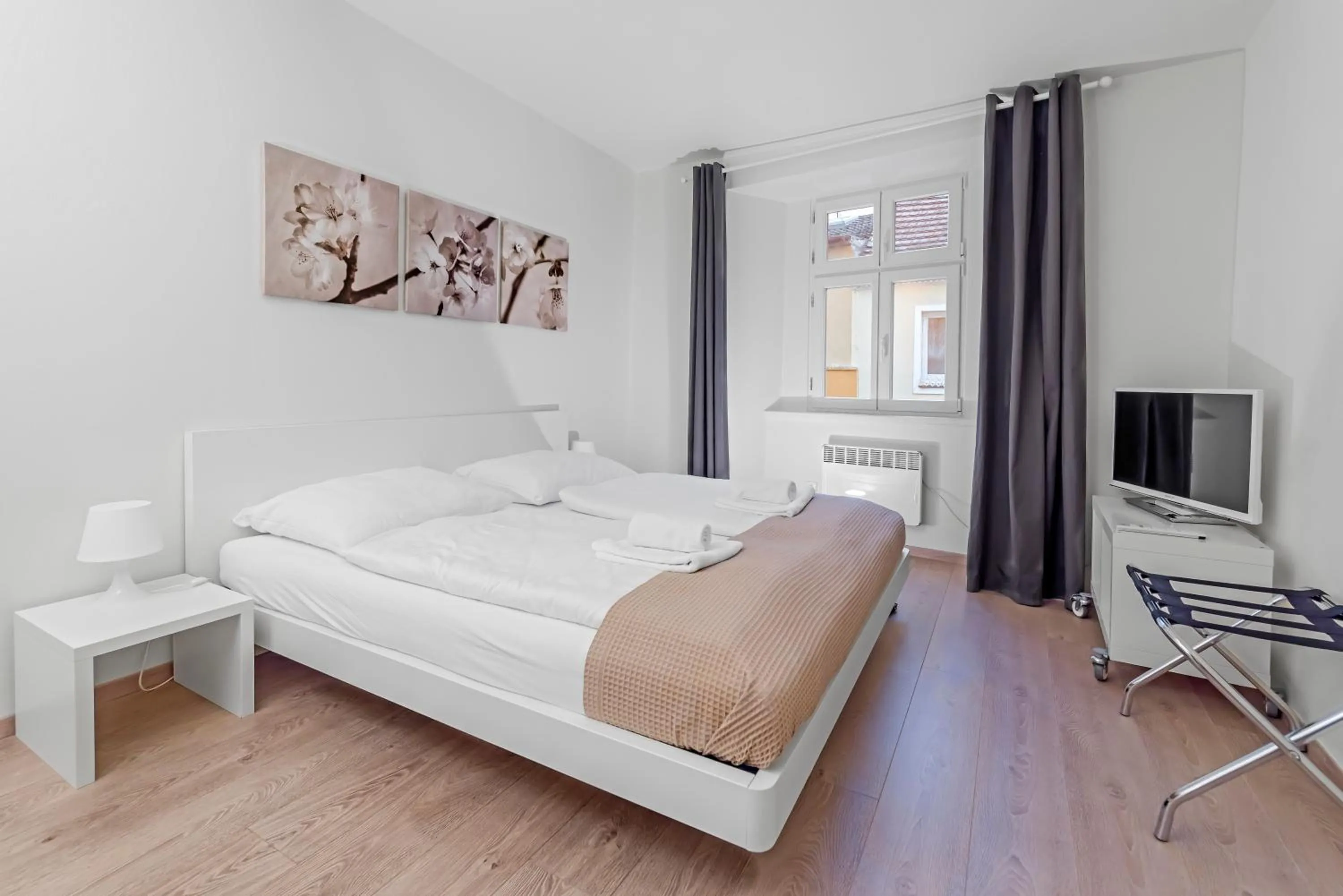 TV and multimedia, Bed in TGM Hotel Residence