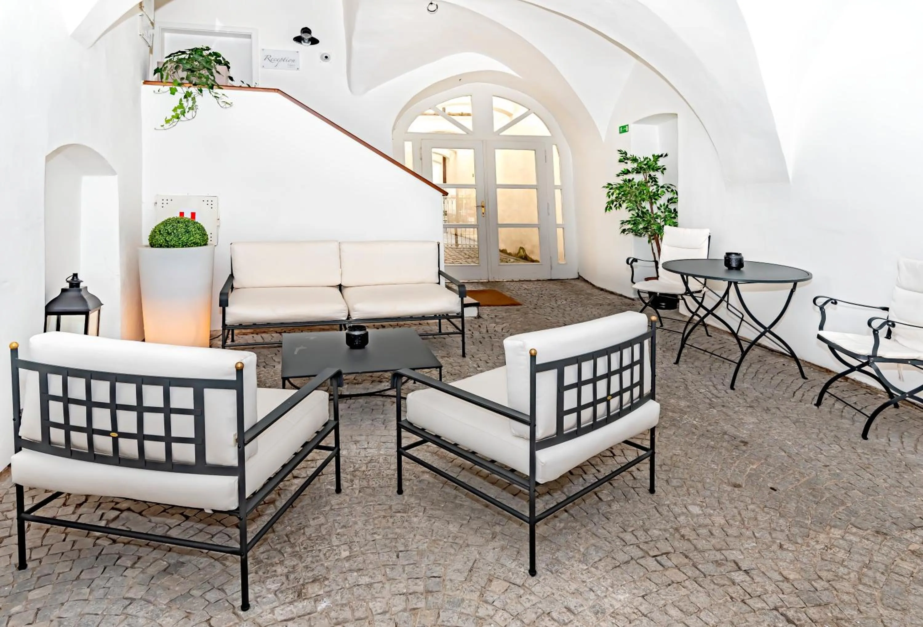 Communal lounge/ TV room in TGM Hotel Residence