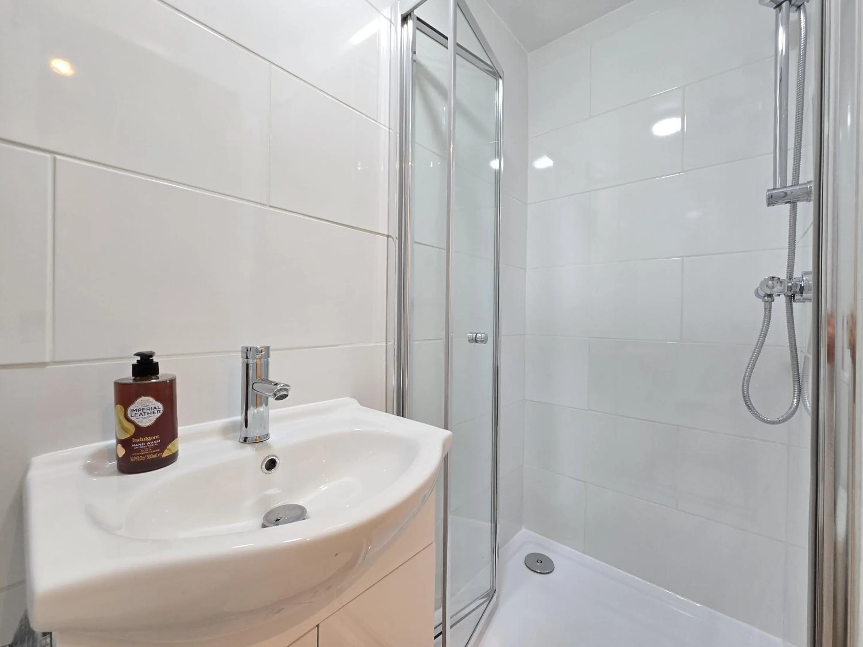 Bathroom in London Marylebone Grendon rooms