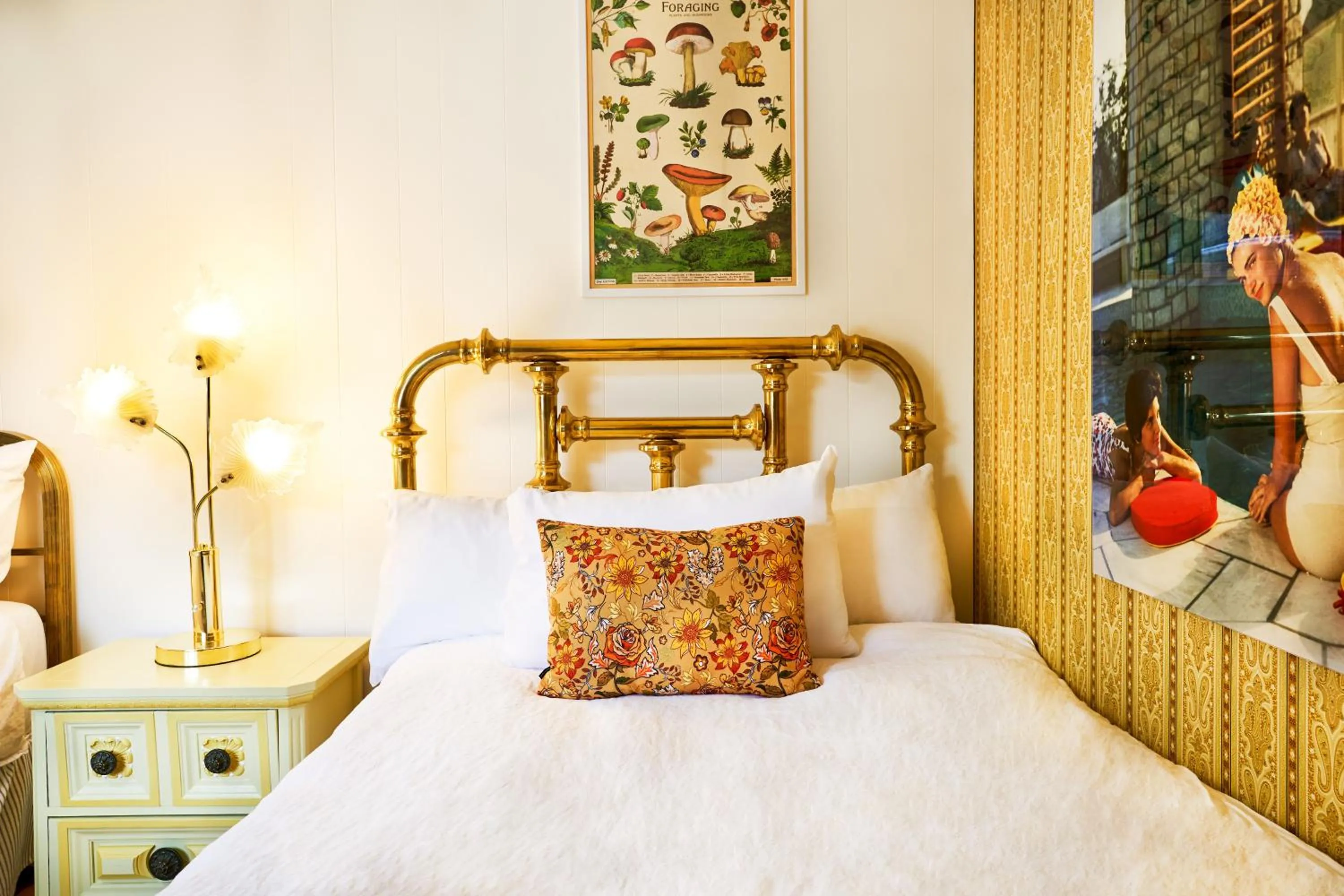 Bed in Motel Chelsea