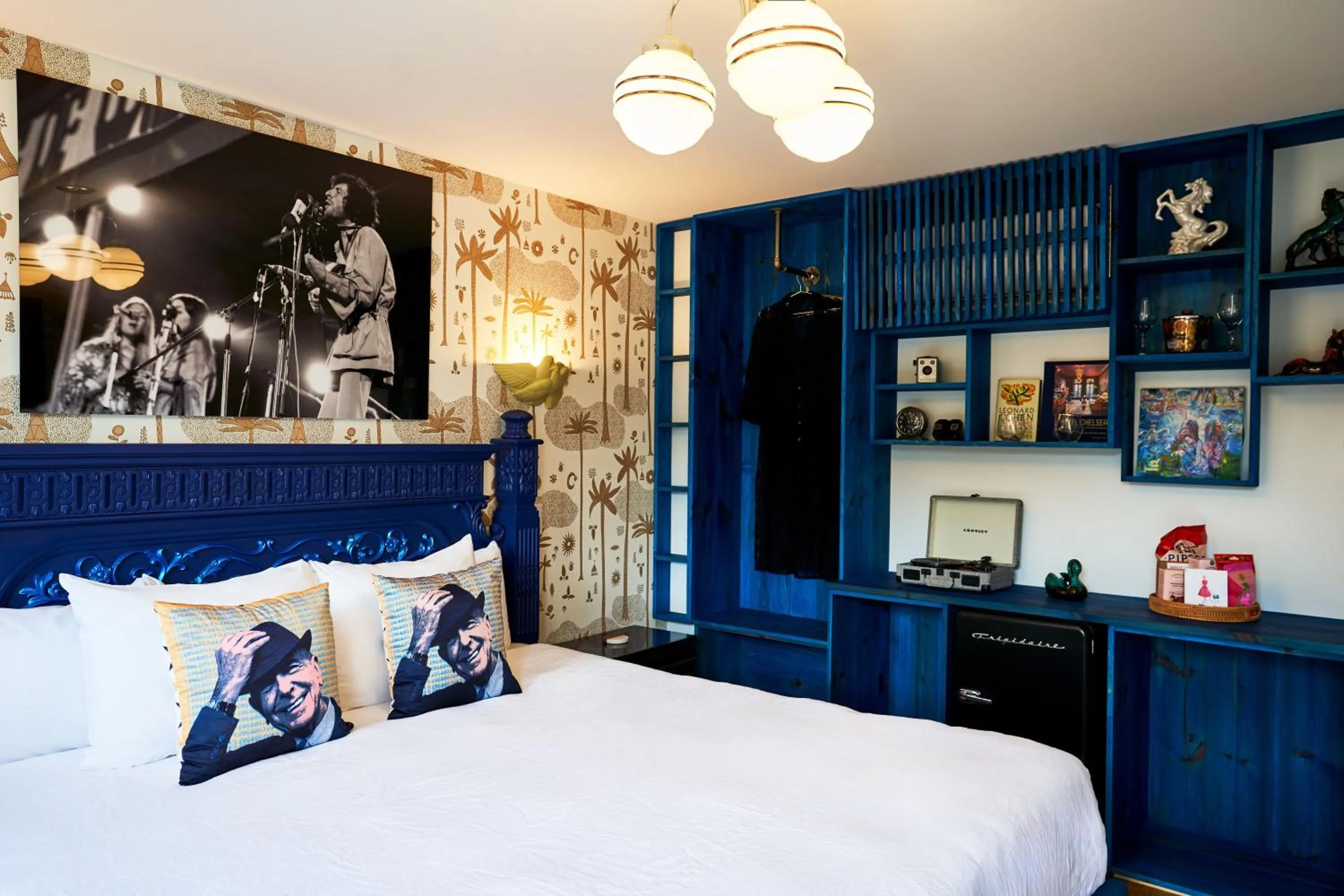 Bed in Motel Chelsea