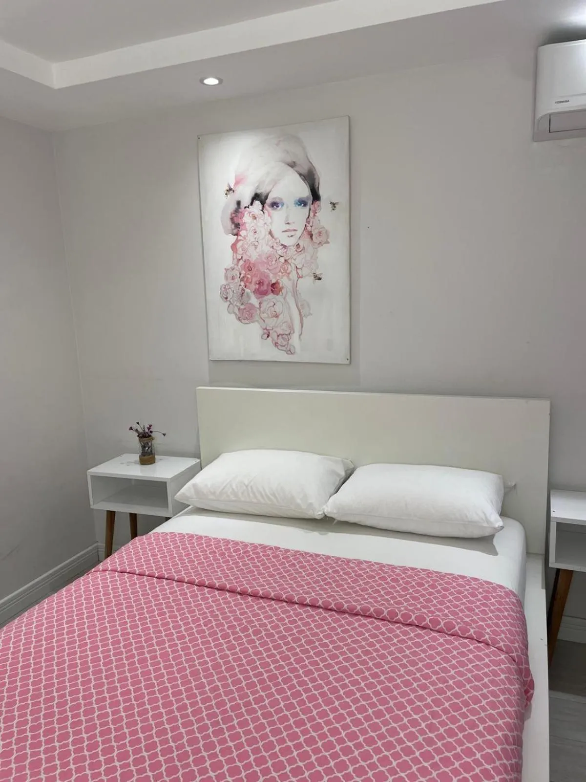 Photo of the whole room, Bed in Chloe hotel Alacati