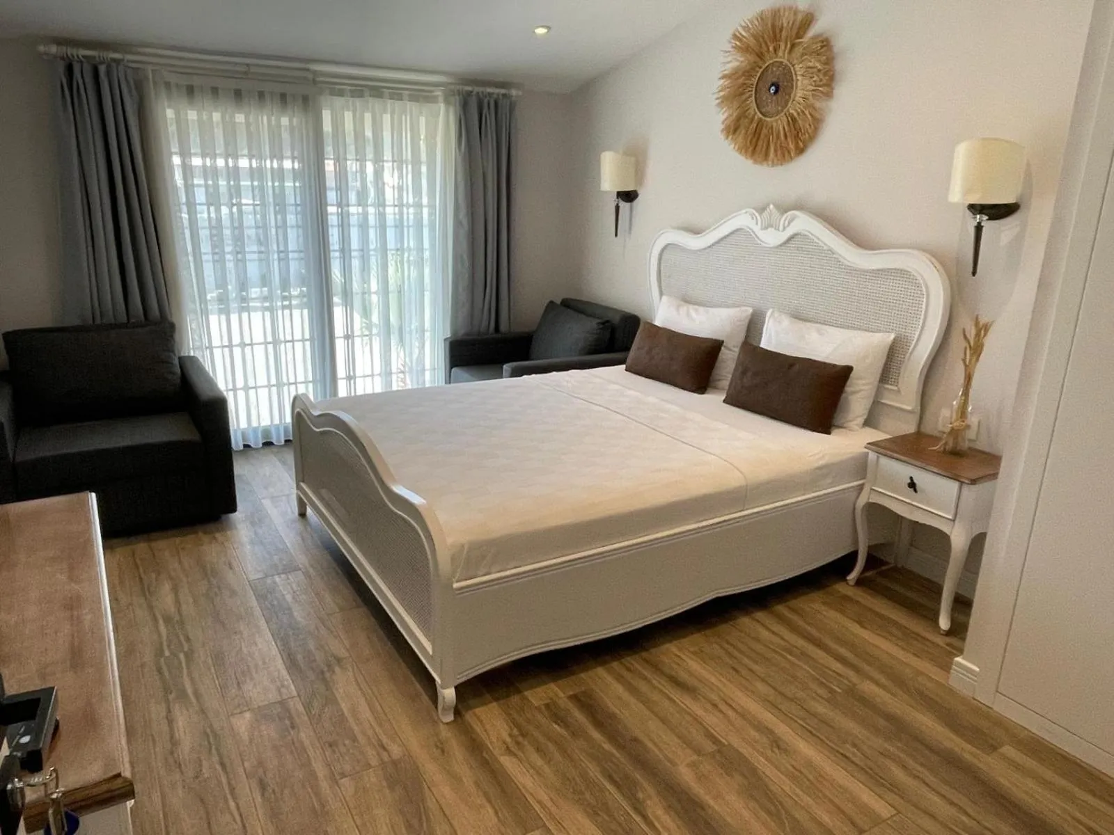 Photo of the whole room, Bed in Chloe hotel Alacati