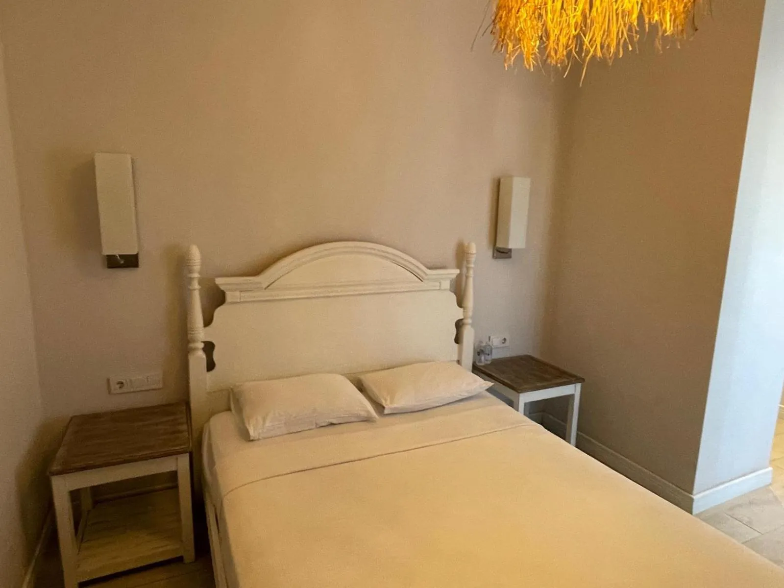 Photo of the whole room, Bed in Chloe hotel Alacati