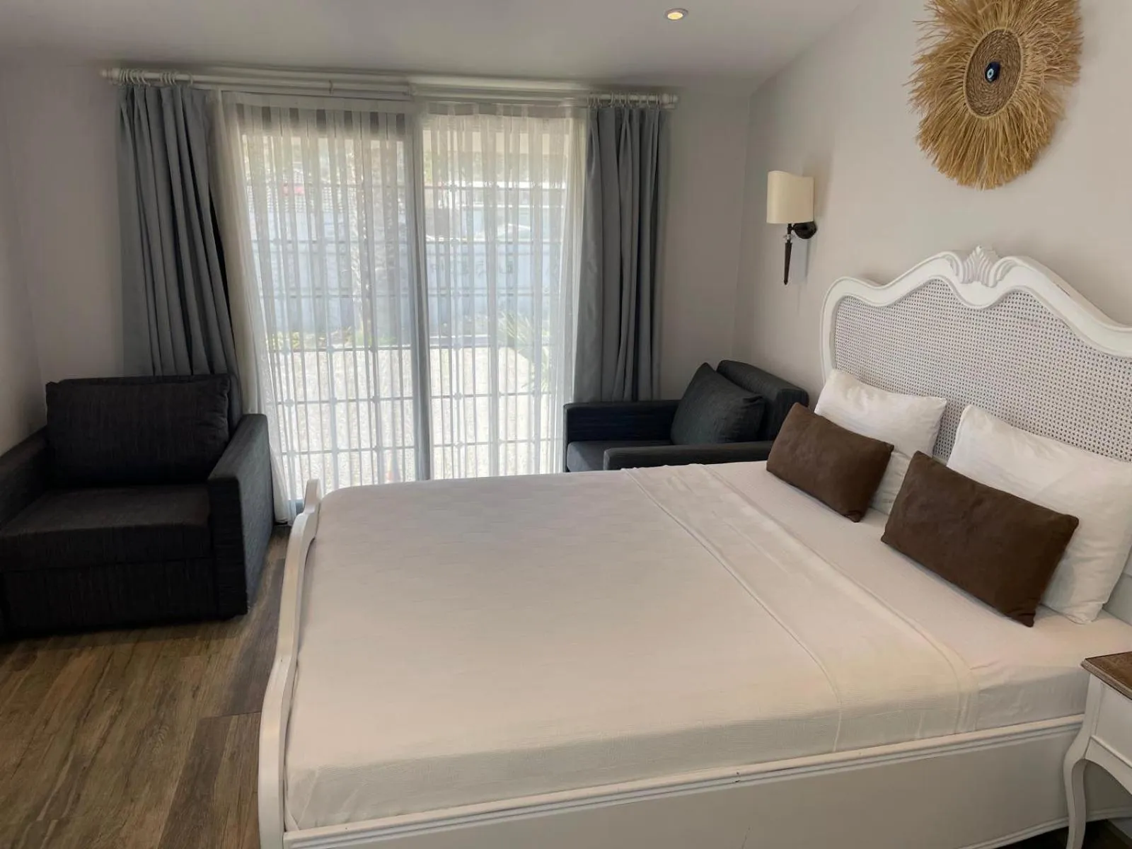 Photo of the whole room, Bed in Chloe hotel Alacati