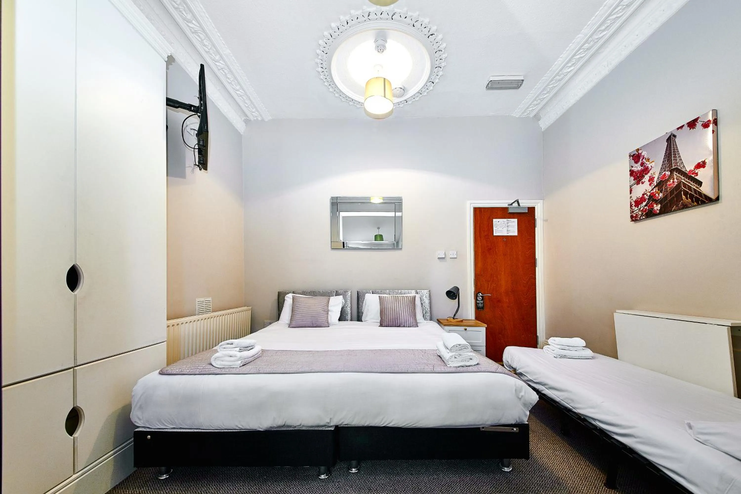 Bedroom, Bed in United Lodge Hotel