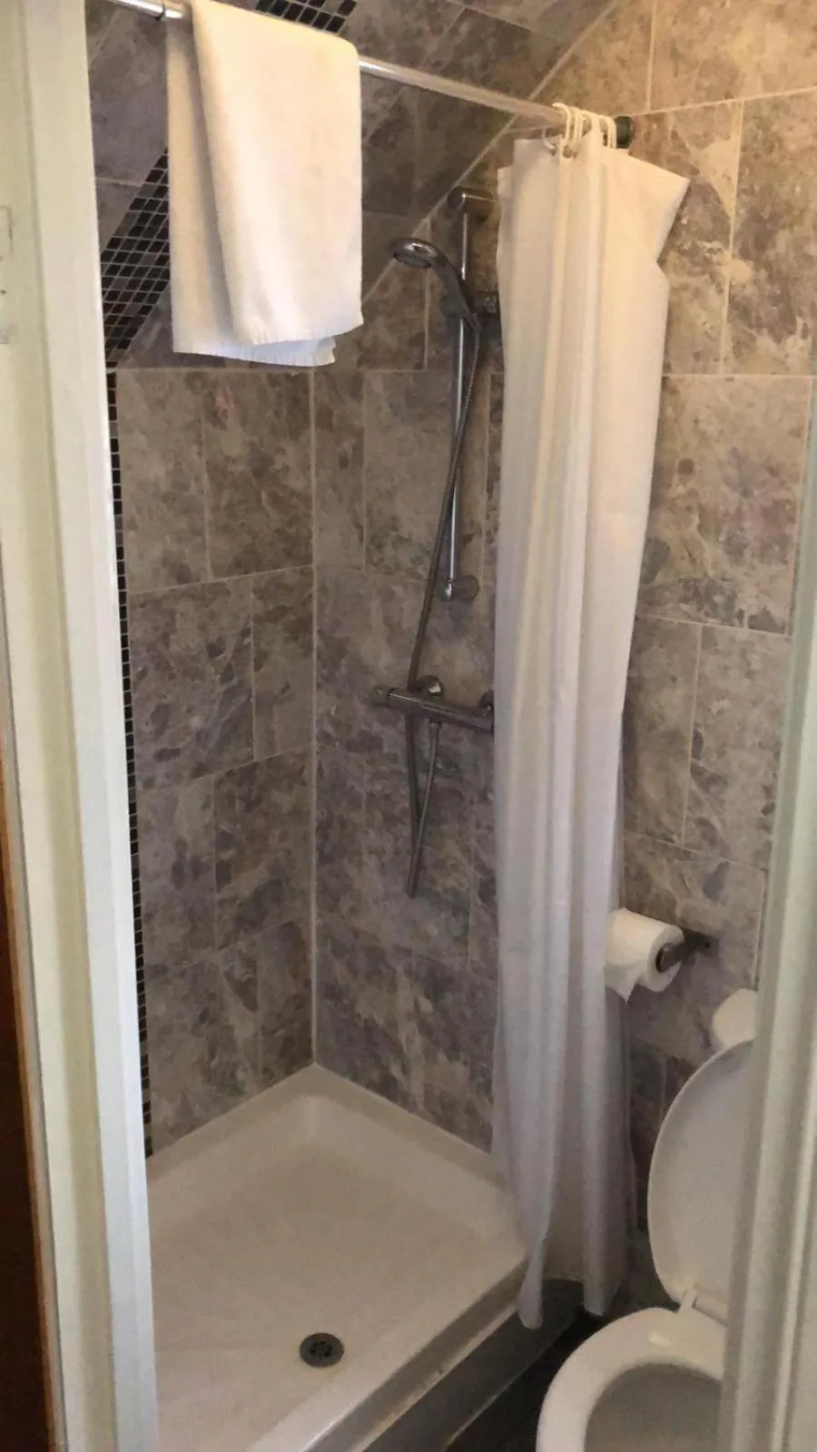 Shower in United Lodge Hotel