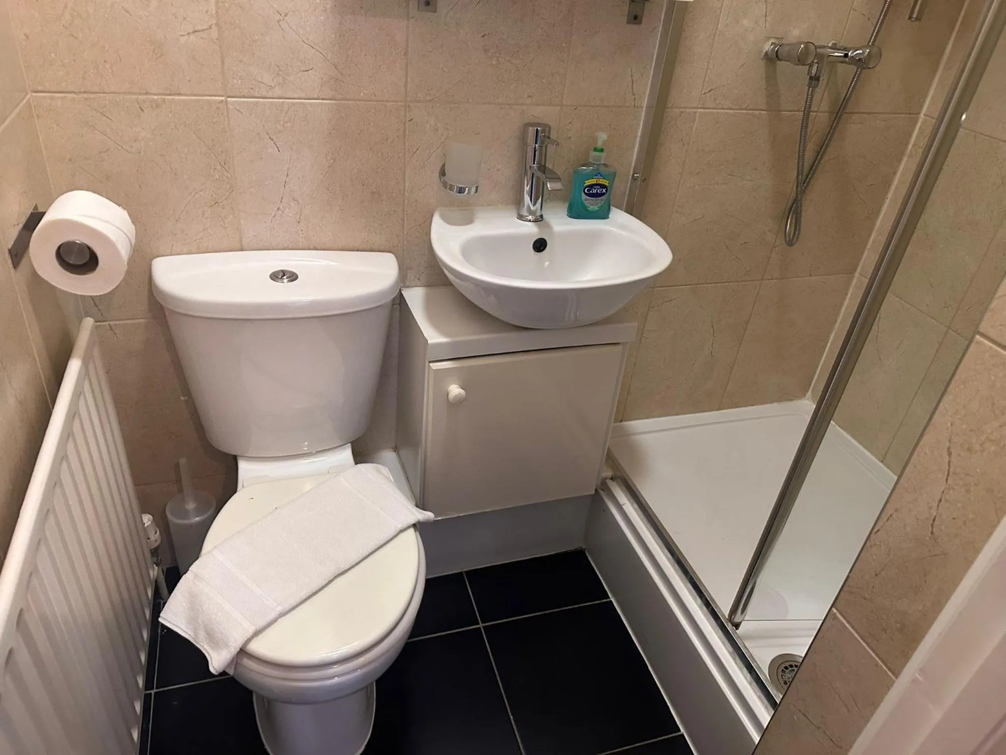 Shower in United Lodge Hotel