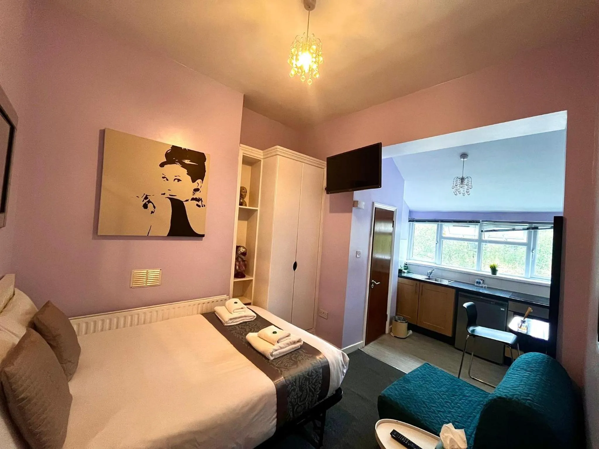 Photo of the whole room, Bed in United Lodge Hotel