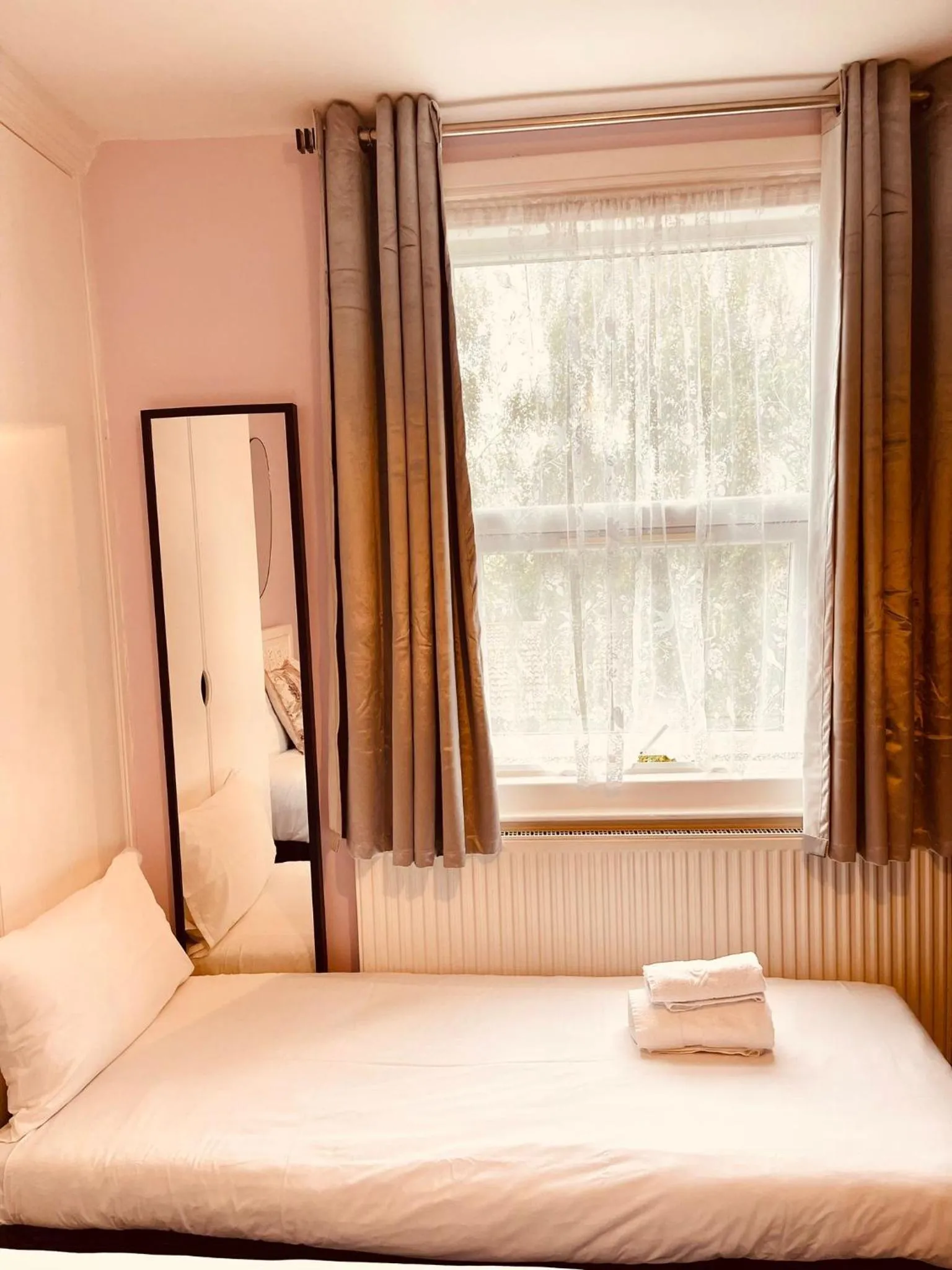 Bed in United Lodge Hotel