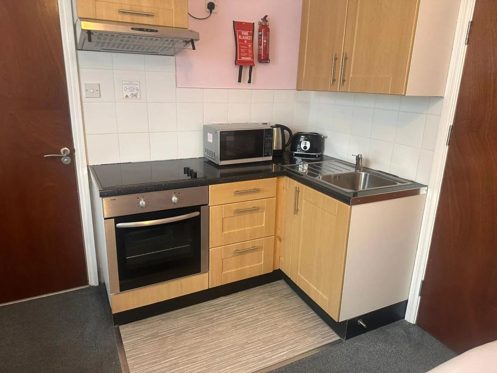 Kitchen or kitchenette in United Lodge Hotel