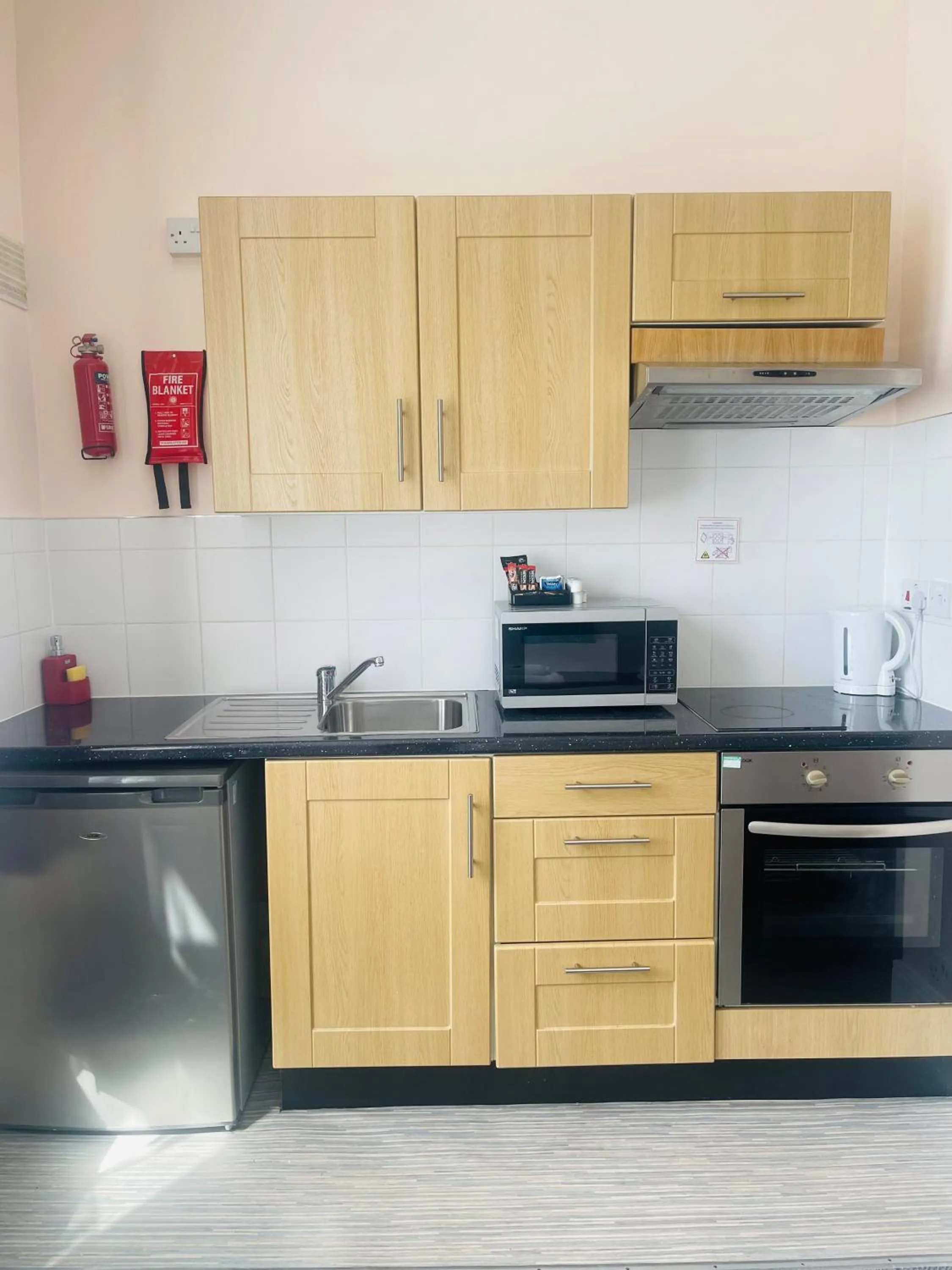 Kitchen or kitchenette in United Lodge Hotel
