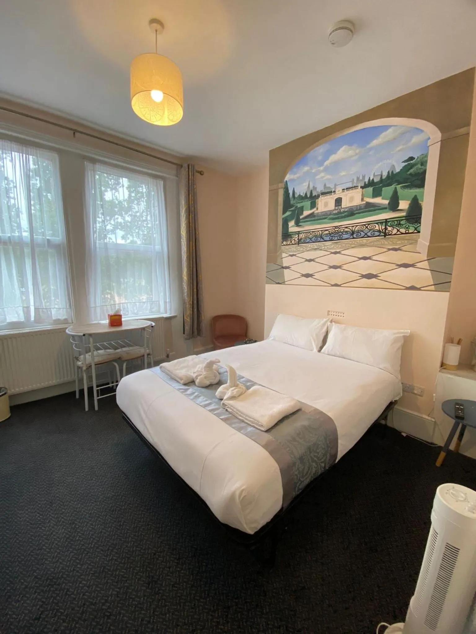 Bedroom, Bed in United Lodge Hotel