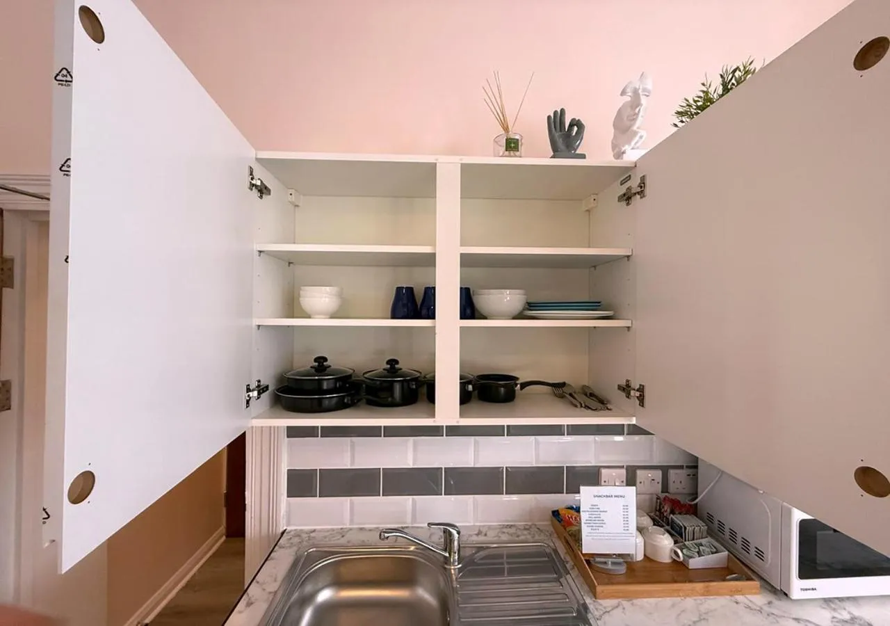 Kitchen or kitchenette in United Lodge Hotel