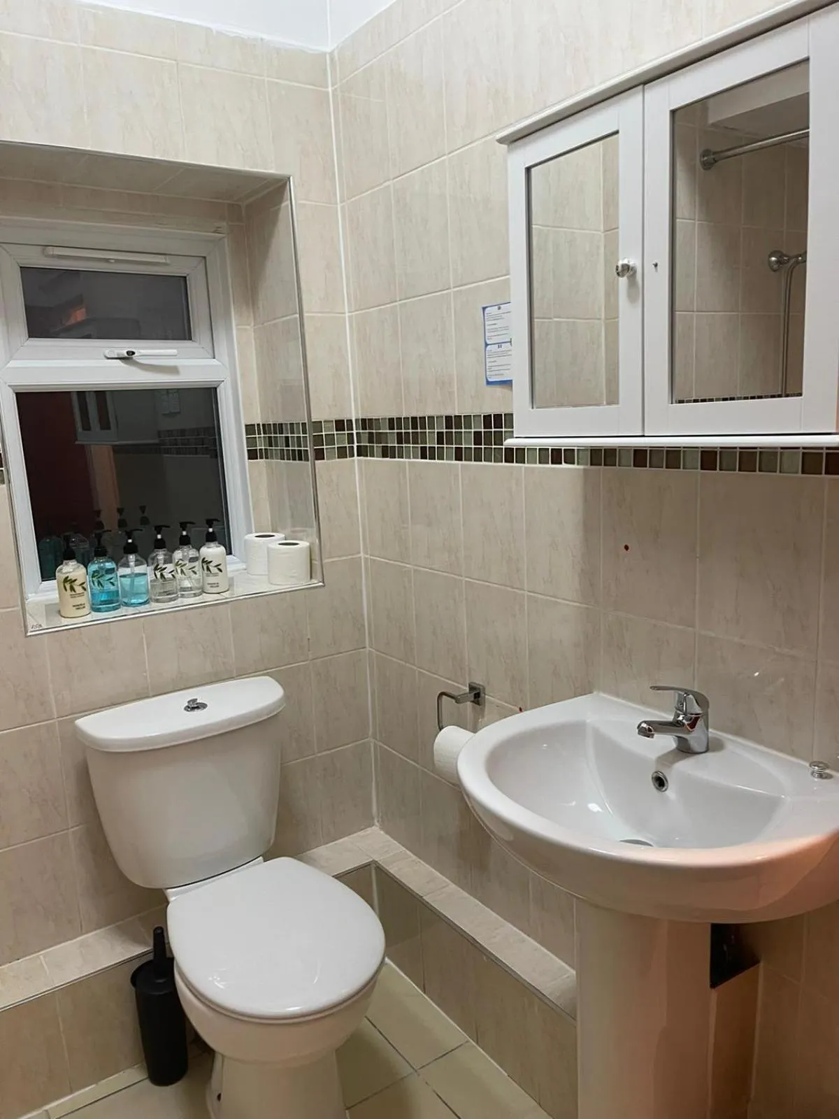 Shower in United Lodge Hotel