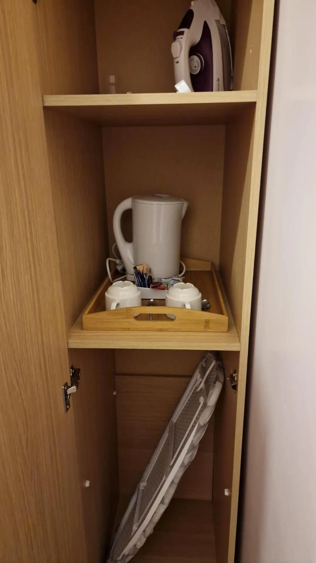 Coffee/tea facilities in United Lodge Hotel
