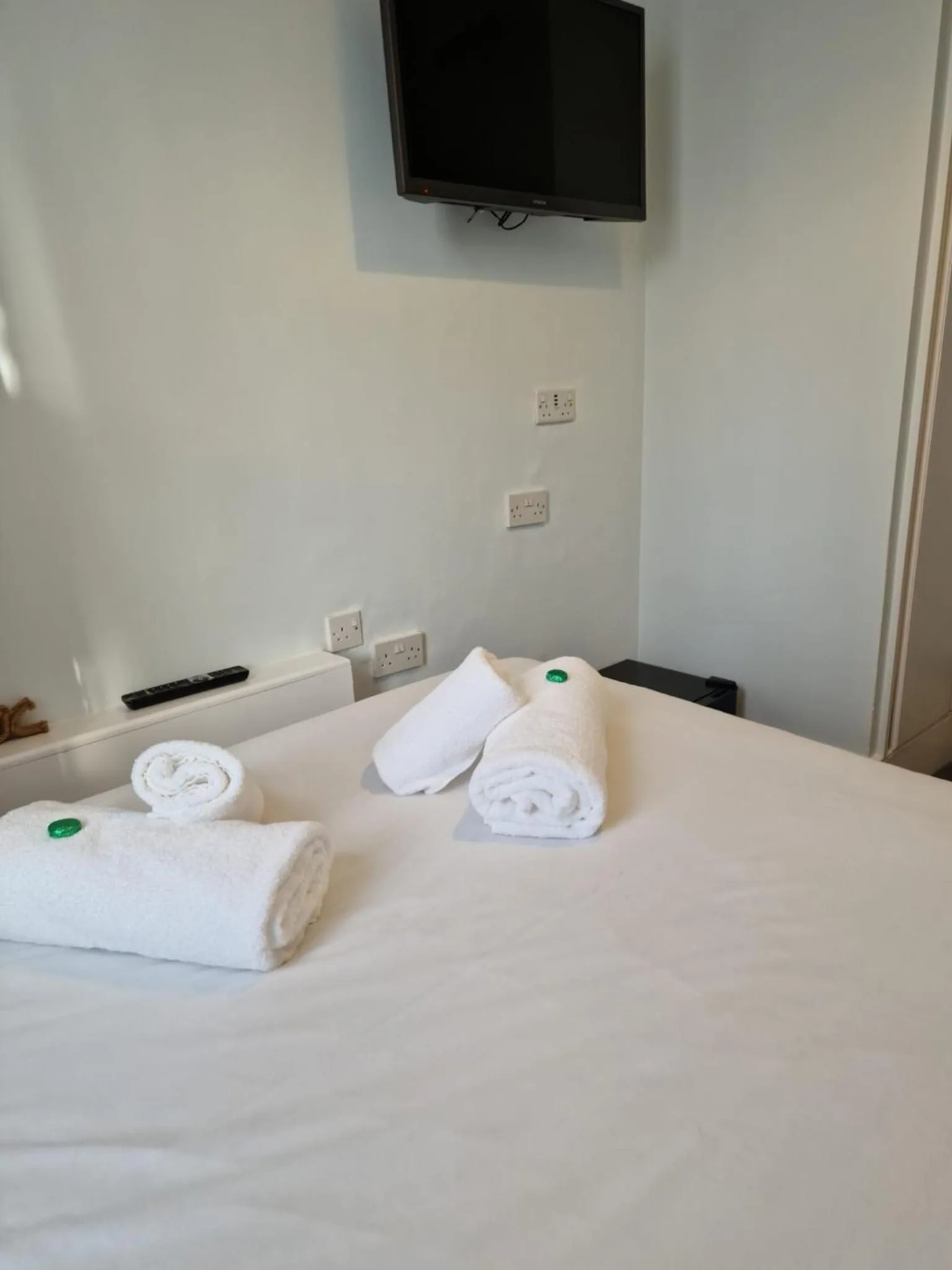 TV and multimedia, Bed in United Lodge Hotel