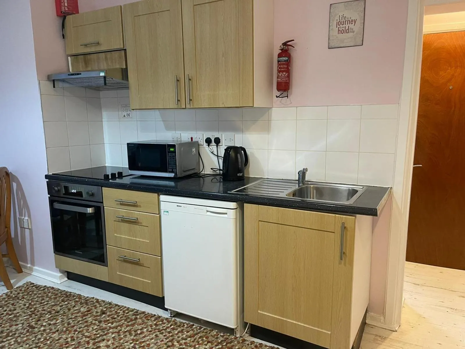 Coffee/tea facilities in United Lodge Hotel