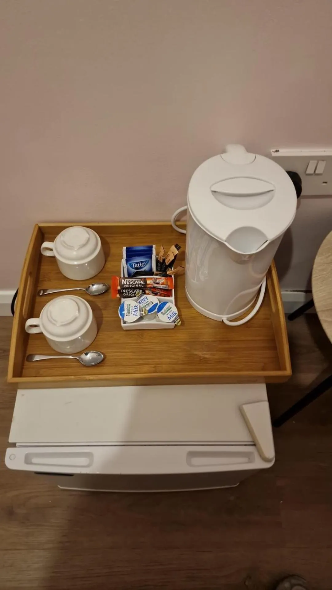 Coffee/tea facilities in United Lodge Hotel