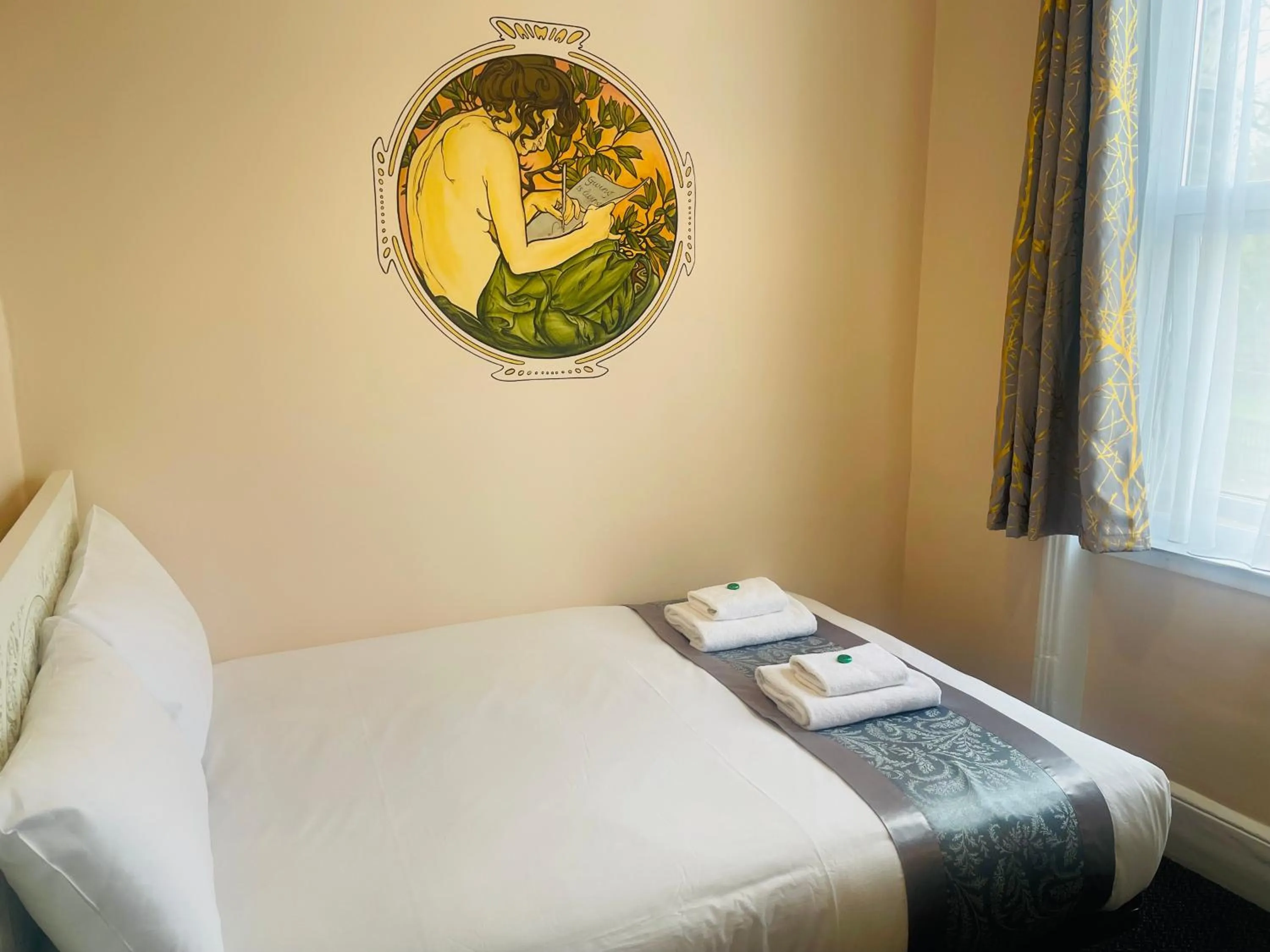 Photo of the whole room, Bed in United Lodge Hotel