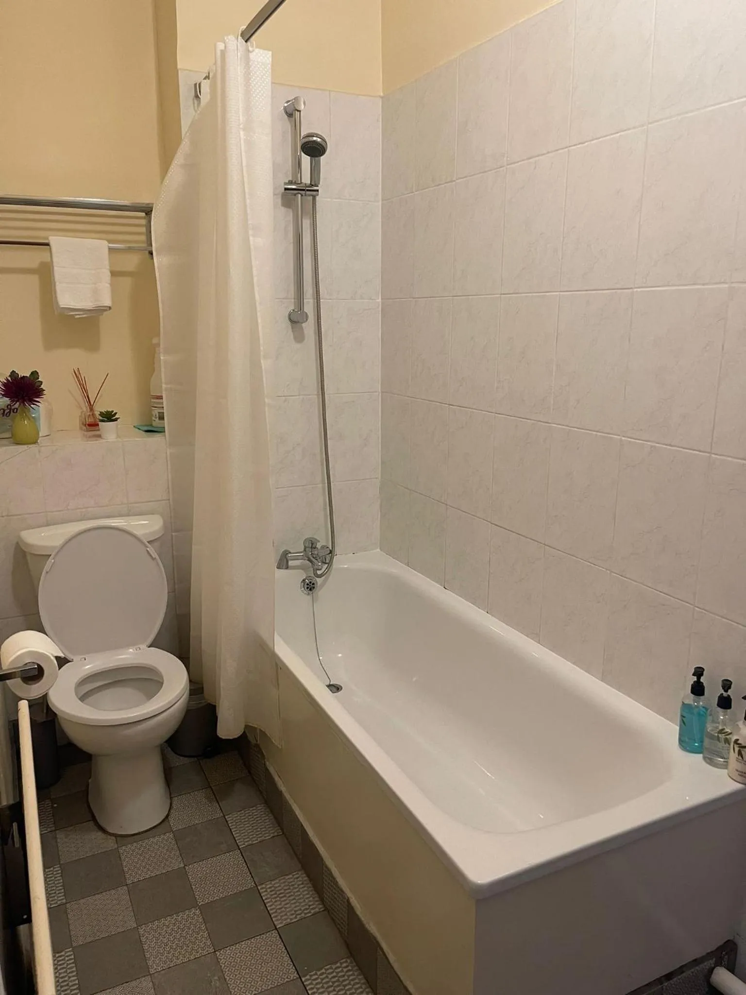 Bathroom in United Lodge Hotel