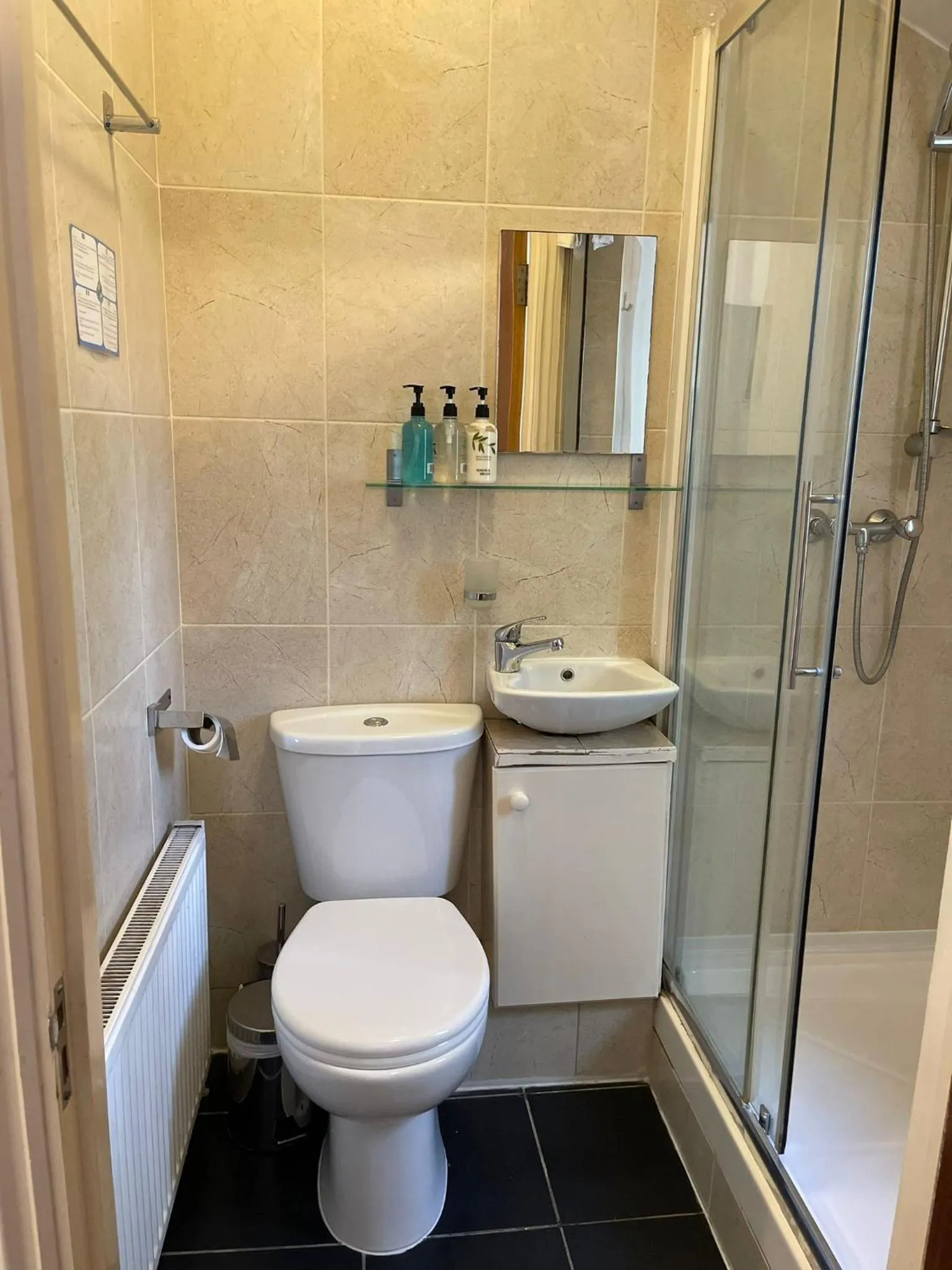 Shower in United Lodge Hotel