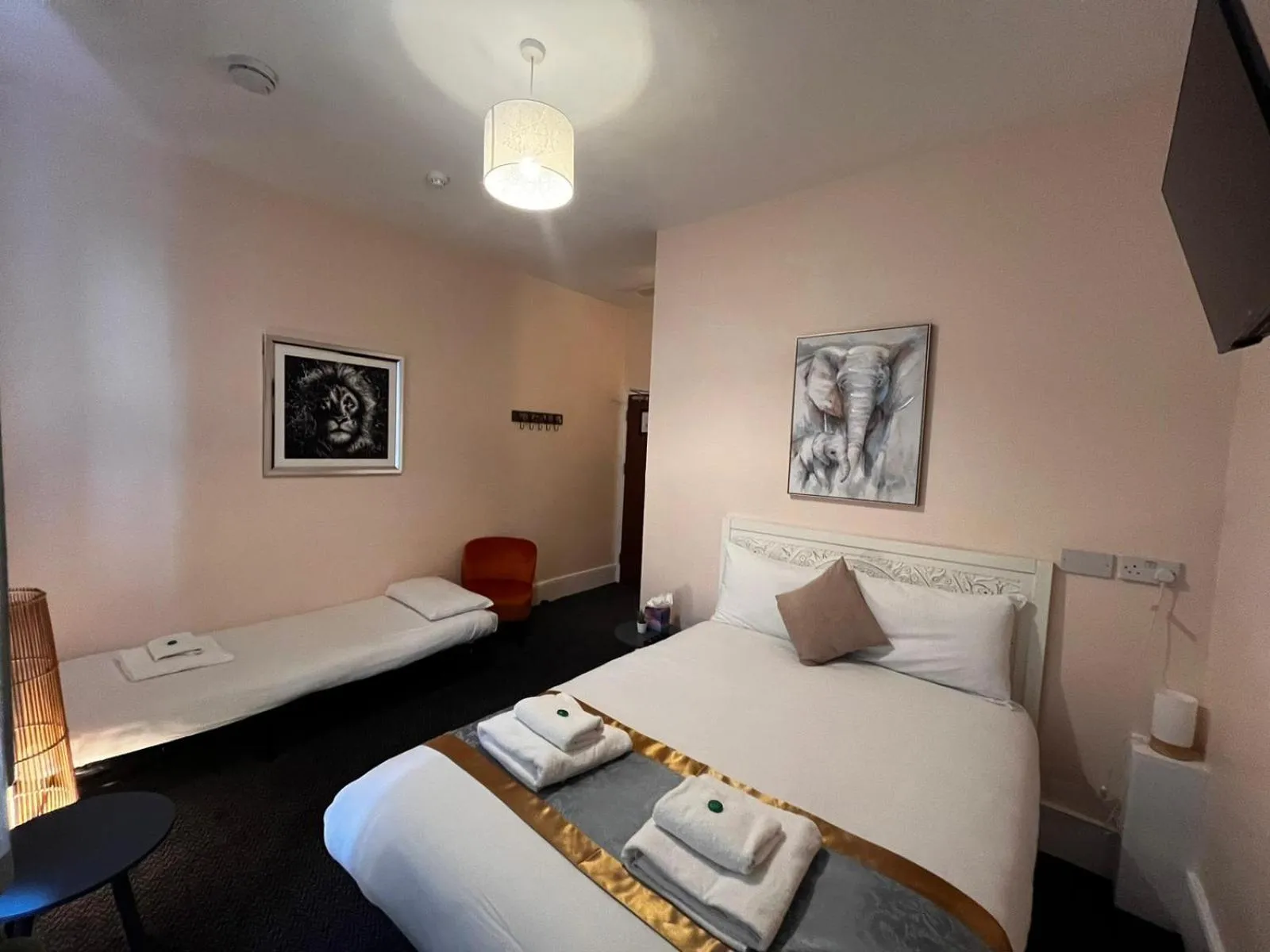 Bed in United Lodge Hotel