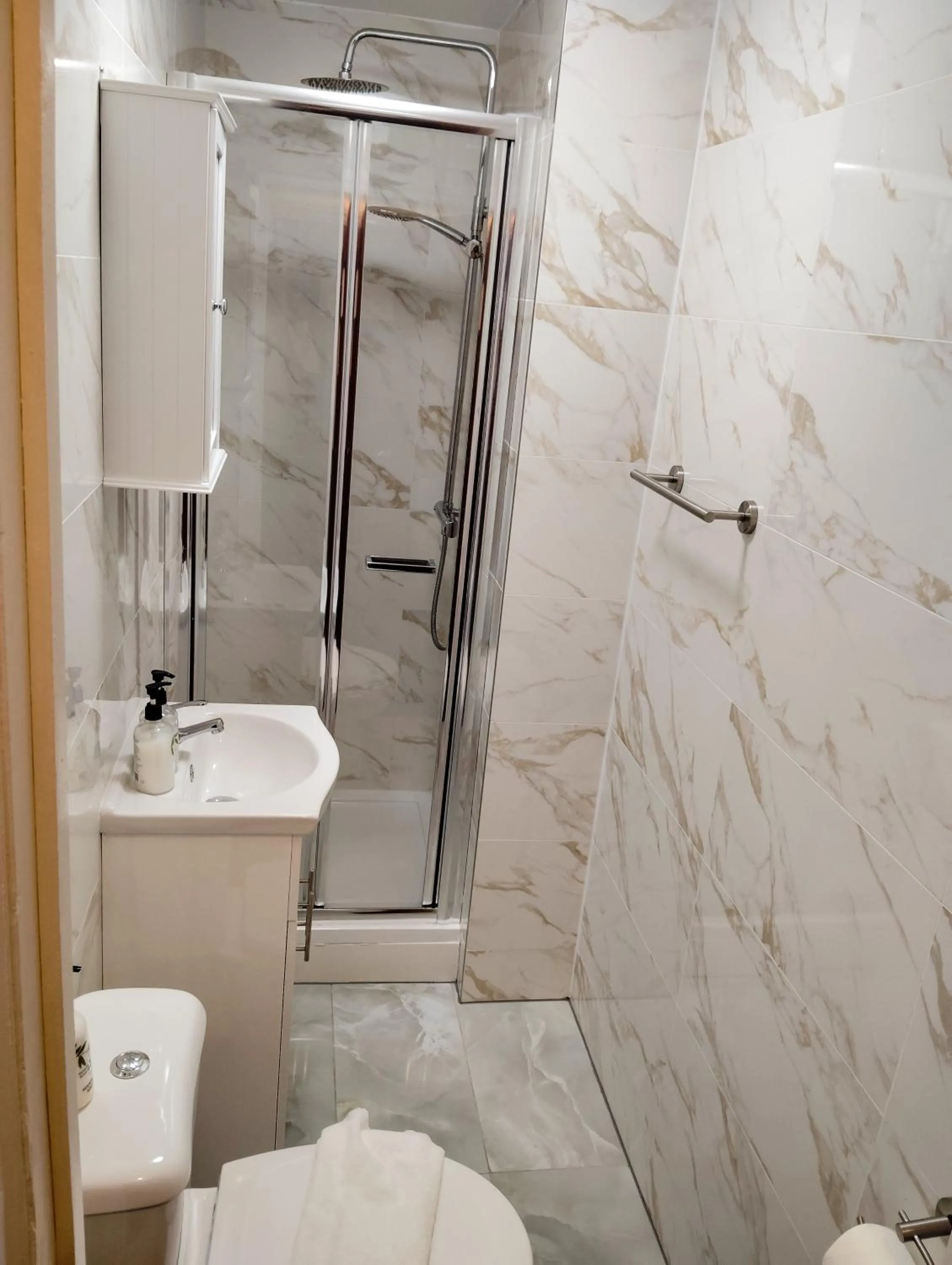 Bathroom in United Lodge Hotel