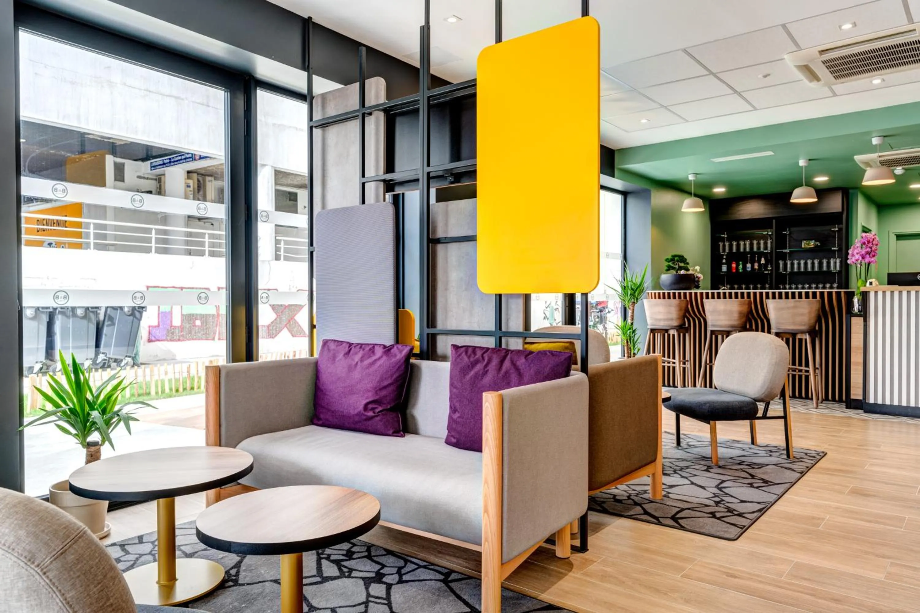 Communal lounge/ TV room in B&B HOTEL Paris Ivry Quai de Seine