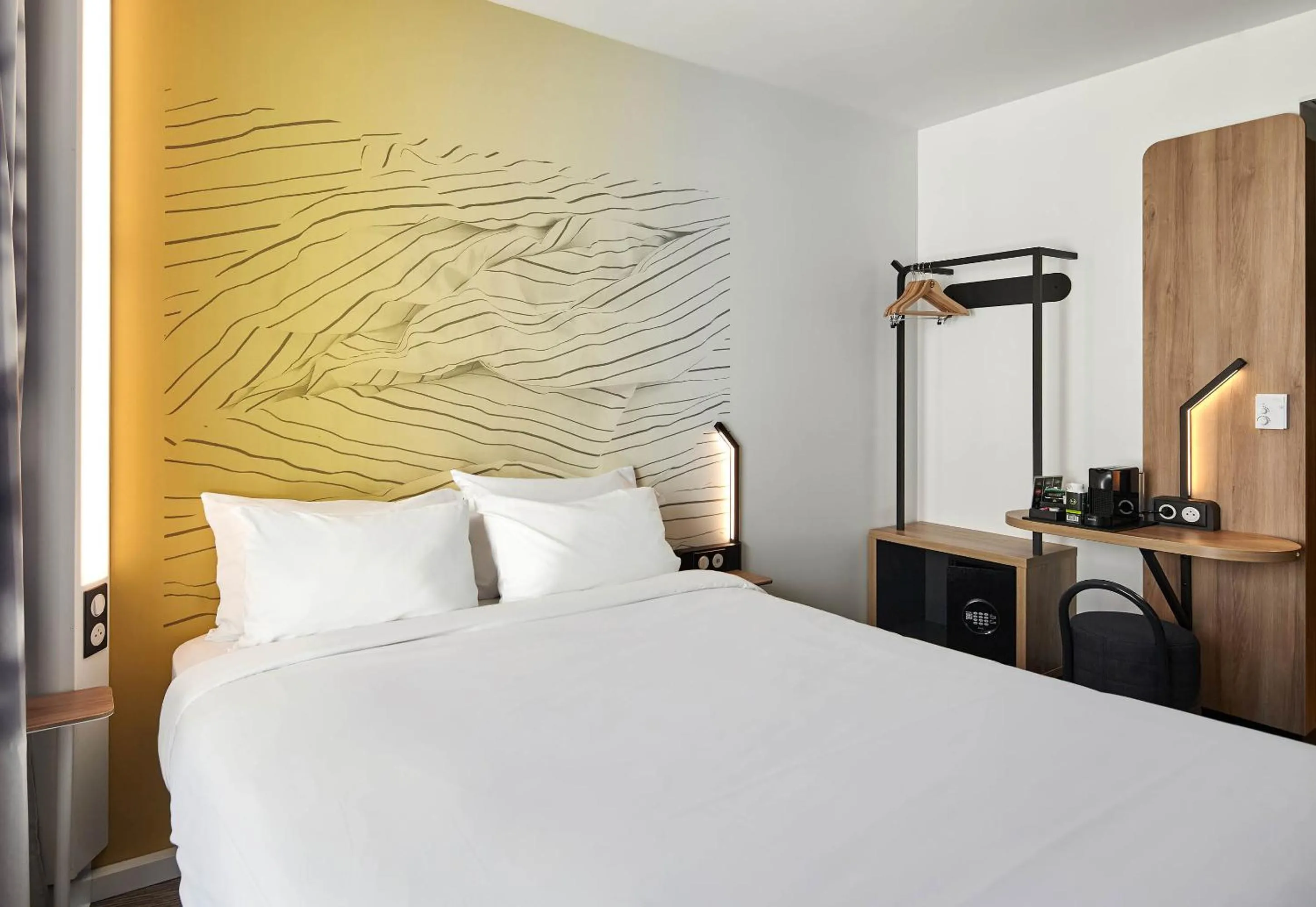 Bedroom, Bed in B&B HOTEL Paris Ivry Quai de Seine