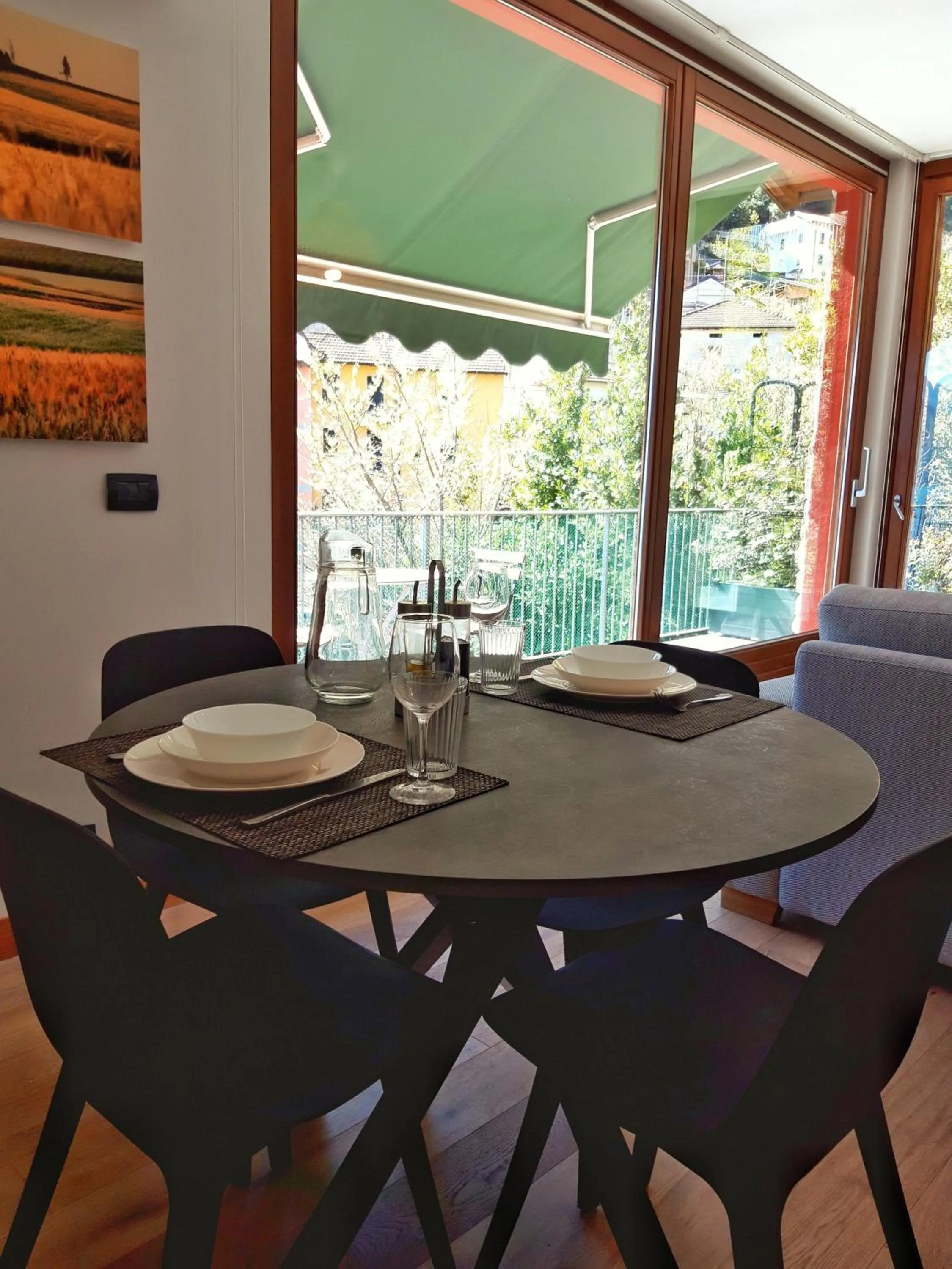 Dining area in Lake View Gateway - by MyHomeInComo