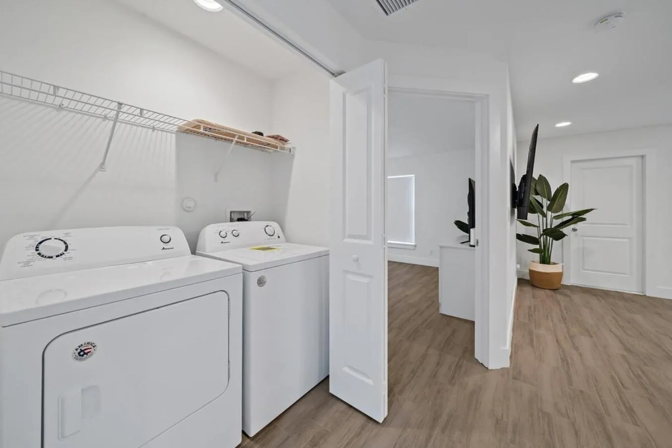 Brand New House! 10 Minutes to the Beach!