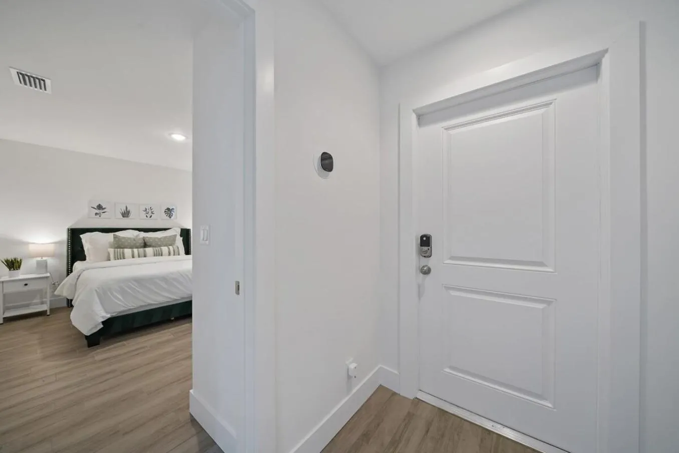Bed in Brand New House! 10 Minutes to the Beach!
