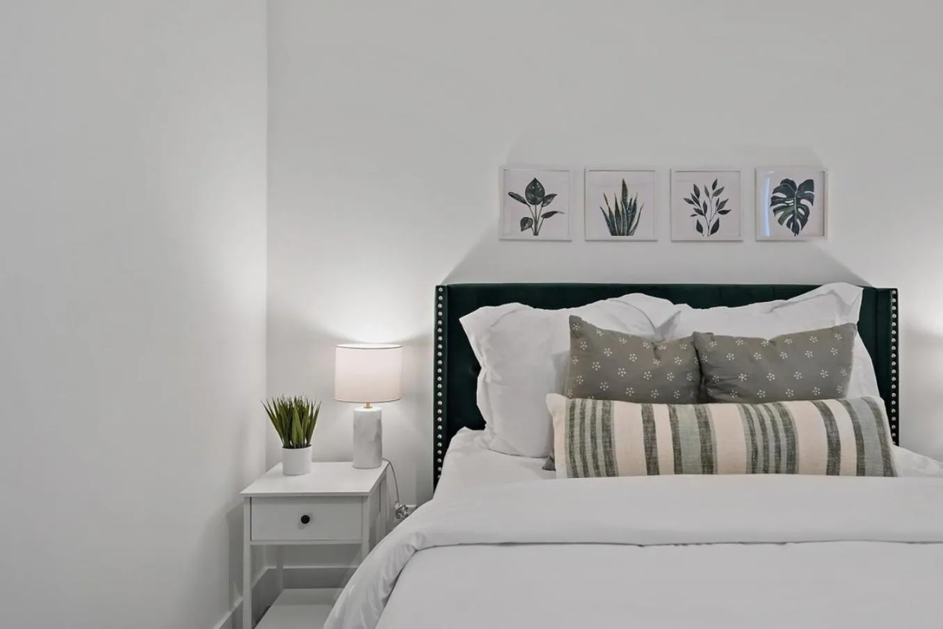 Bed in Brand New House! 10 Minutes to the Beach!