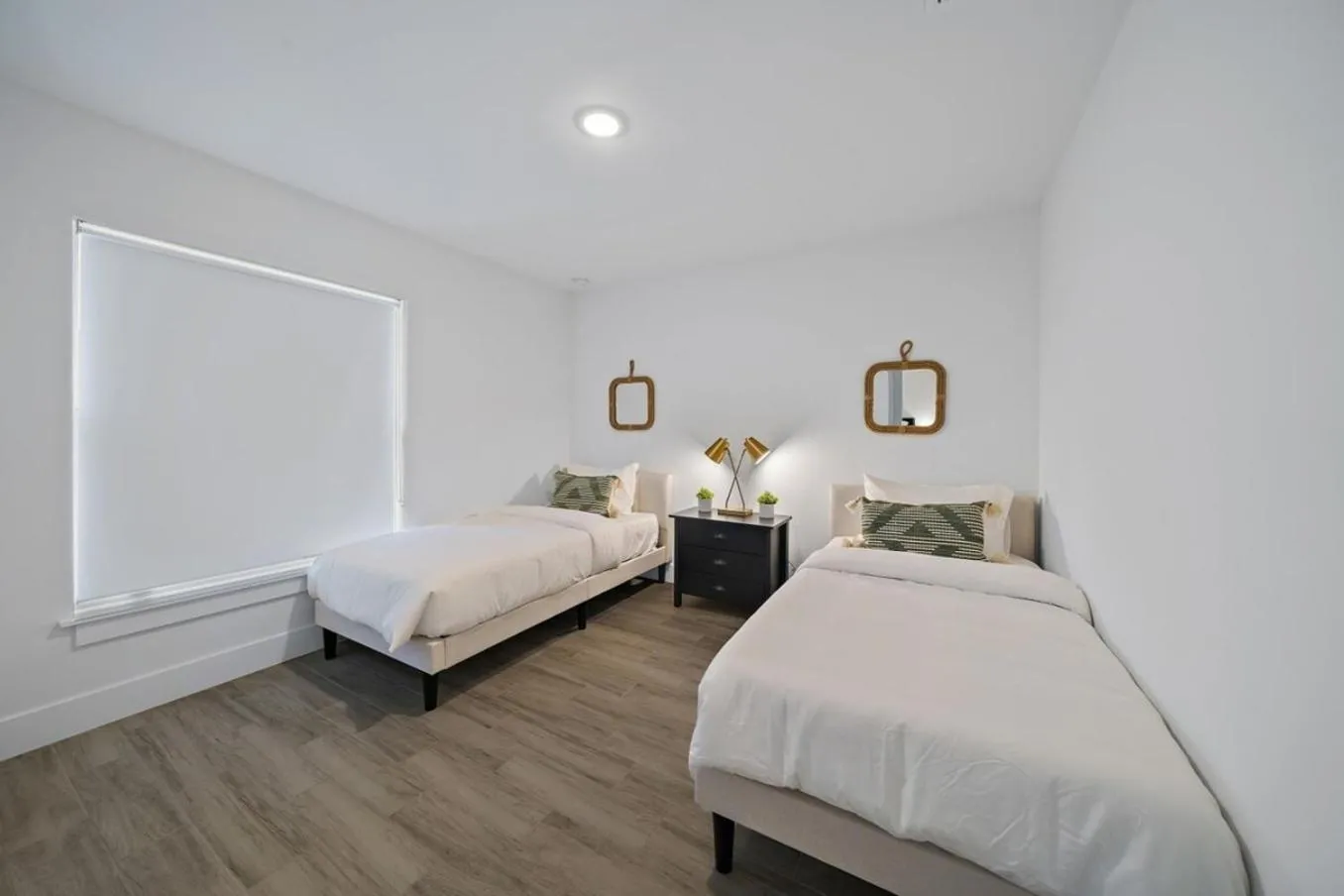 Bed in Brand New House! 10 Minutes to the Beach!