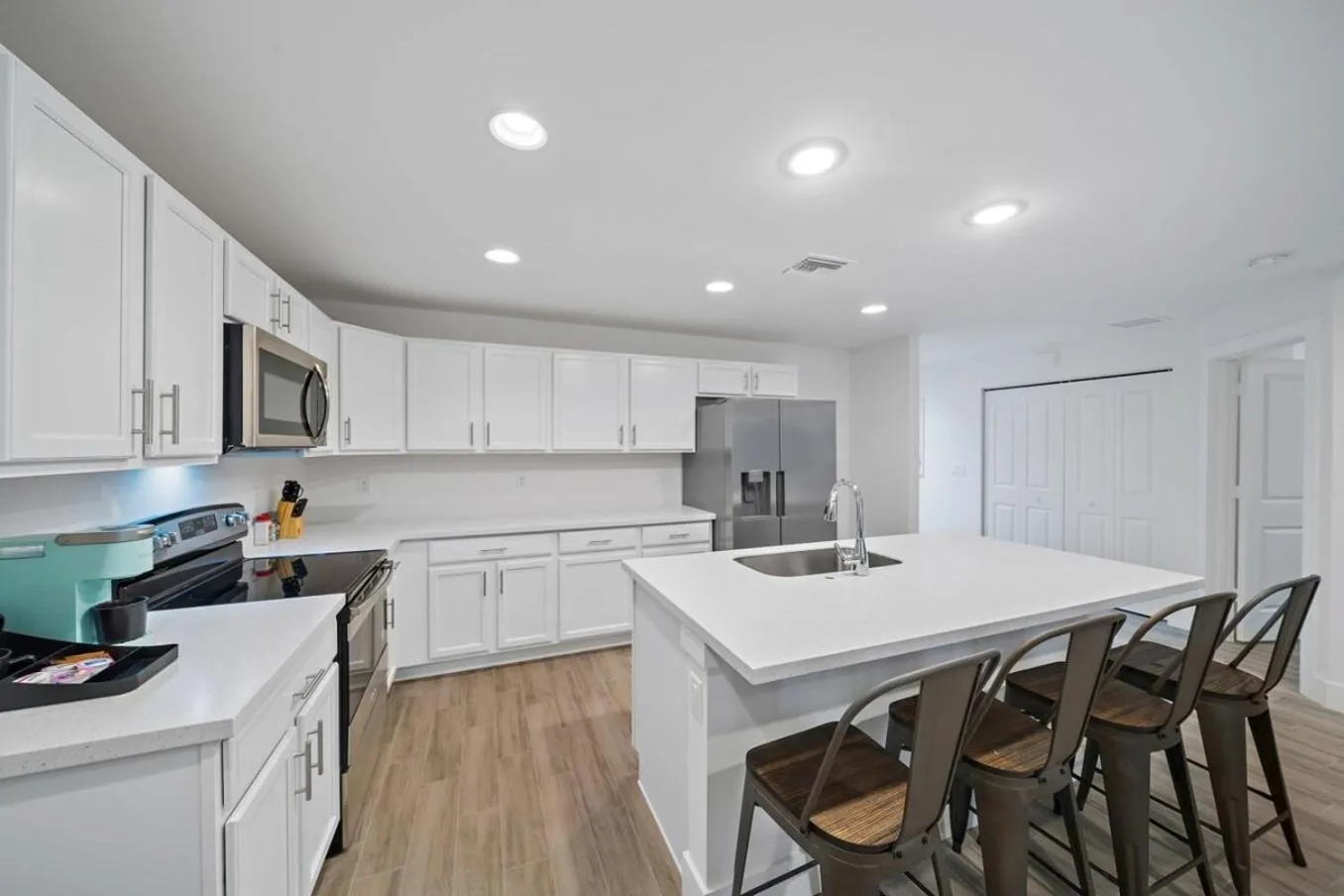 Brand New House! 10 Minutes to the Beach!