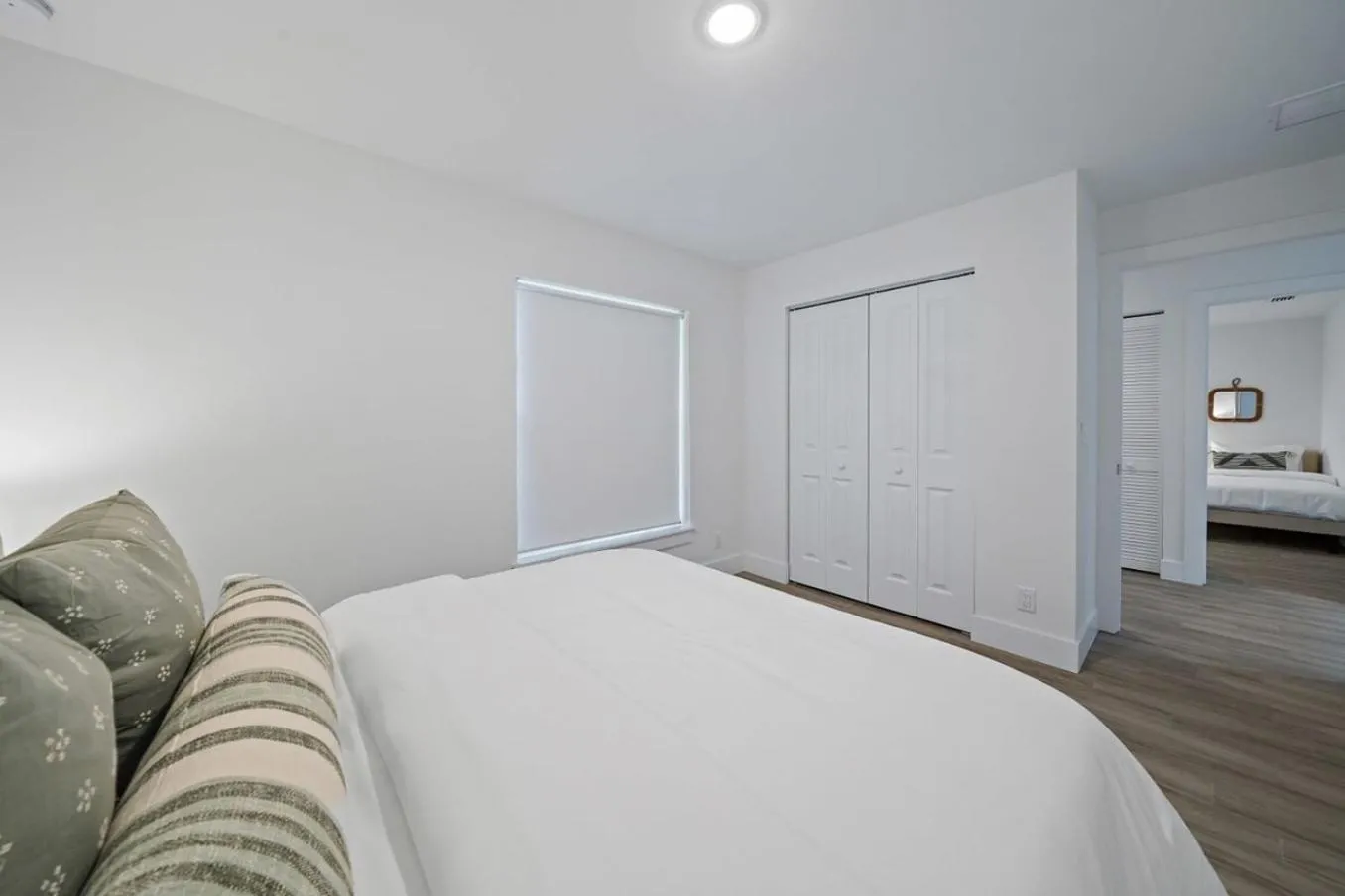 Bed in Brand New House! 10 Minutes to the Beach!
