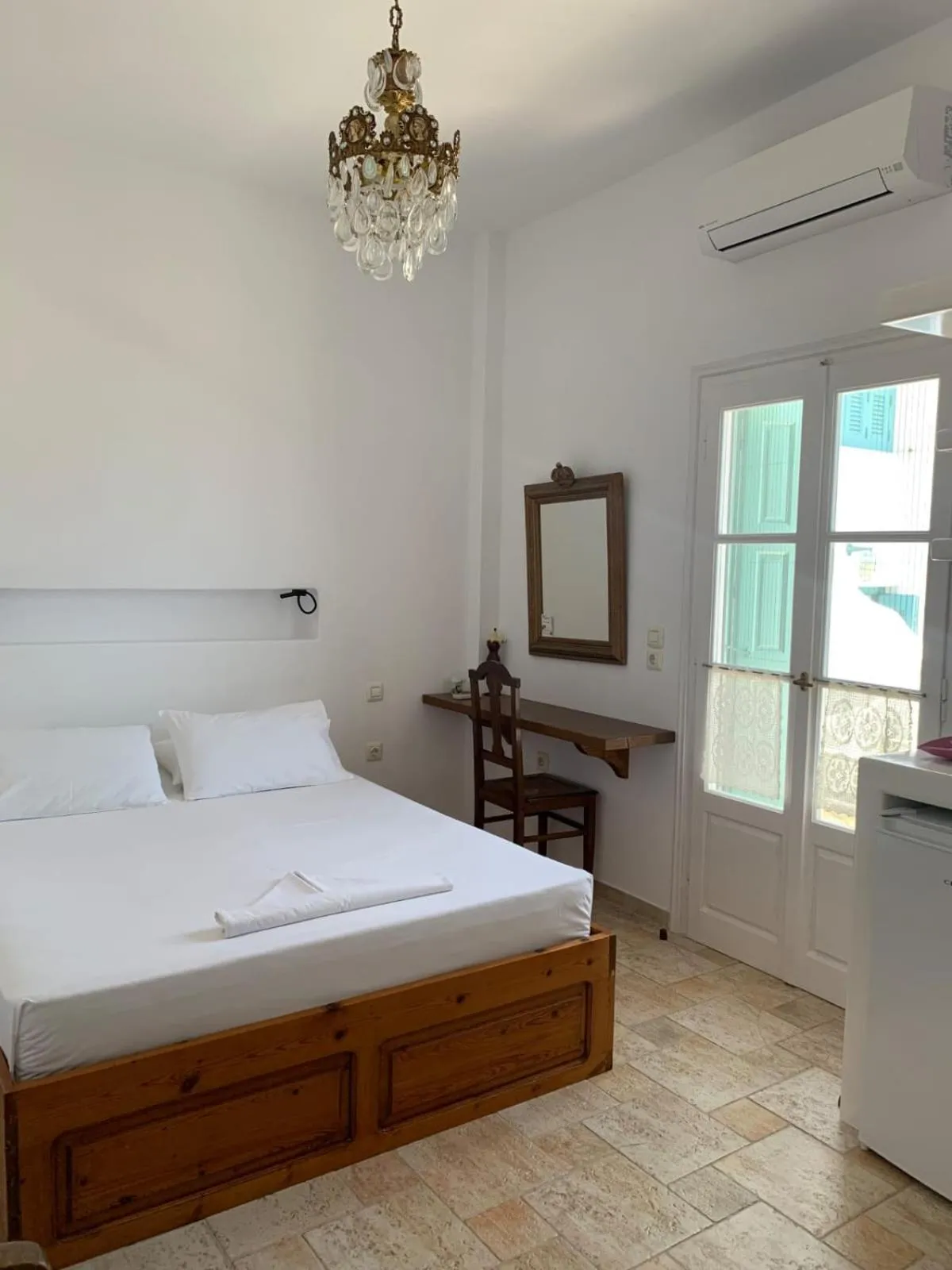 Bed in Anemoessa Studios