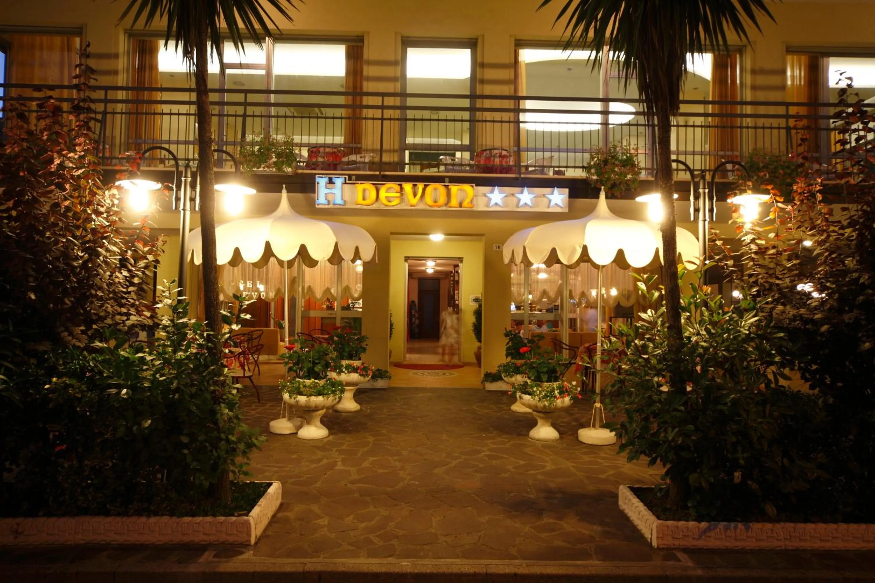 Facade/entrance in Hotel Devon Rooms & Breakfast