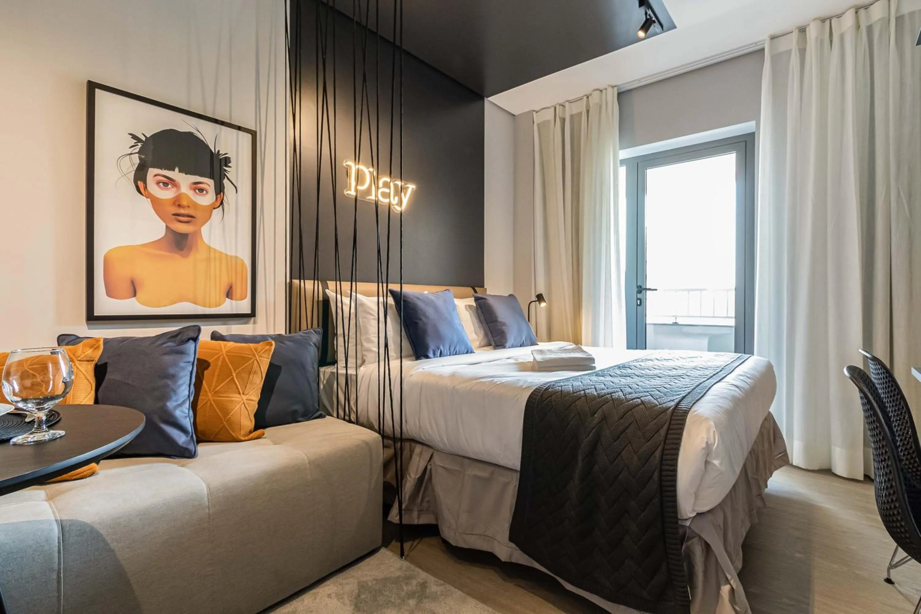 Photo of the whole room, Bed in Charlie Houx Pinheiros