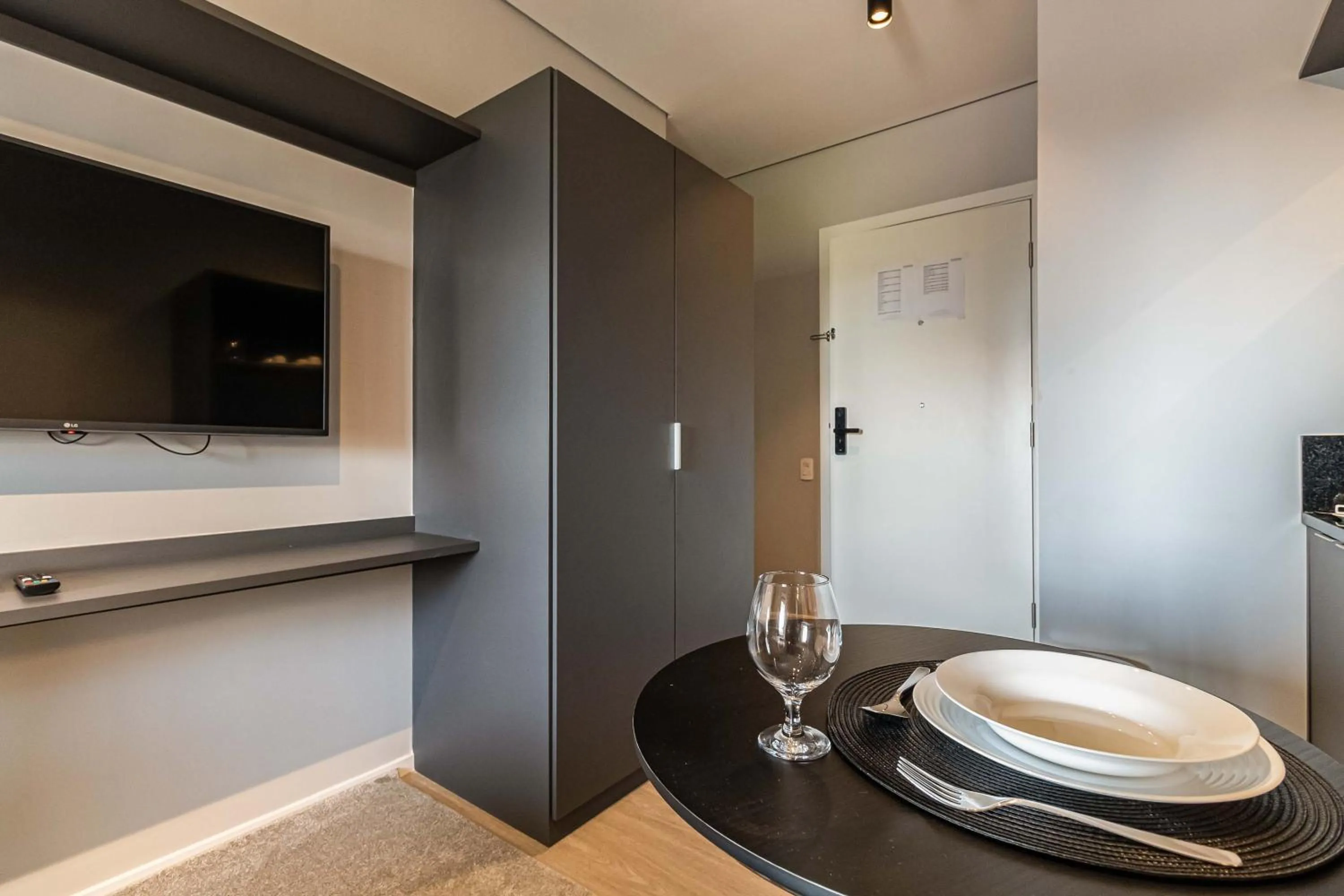 TV and multimedia in Charlie Houx Pinheiros