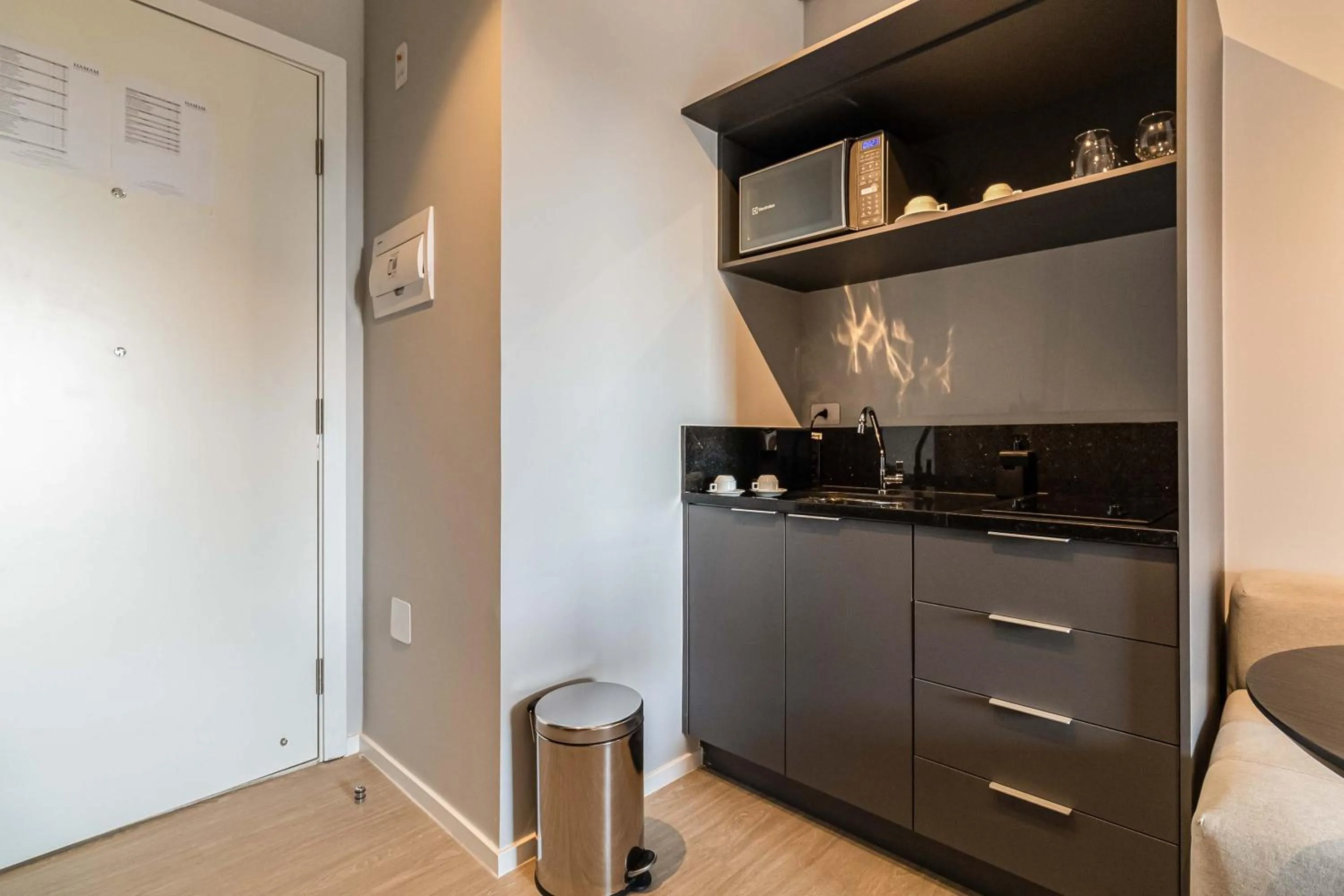 kitchen in Charlie Houx Pinheiros