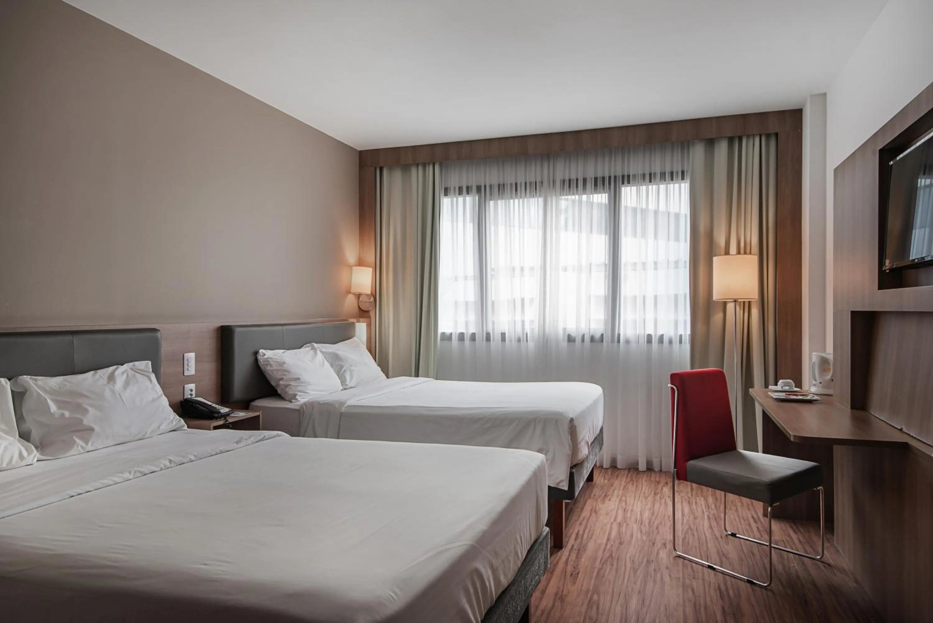 View (from property/room), Bed in Wyndham Salvador Hangar Aeroporto