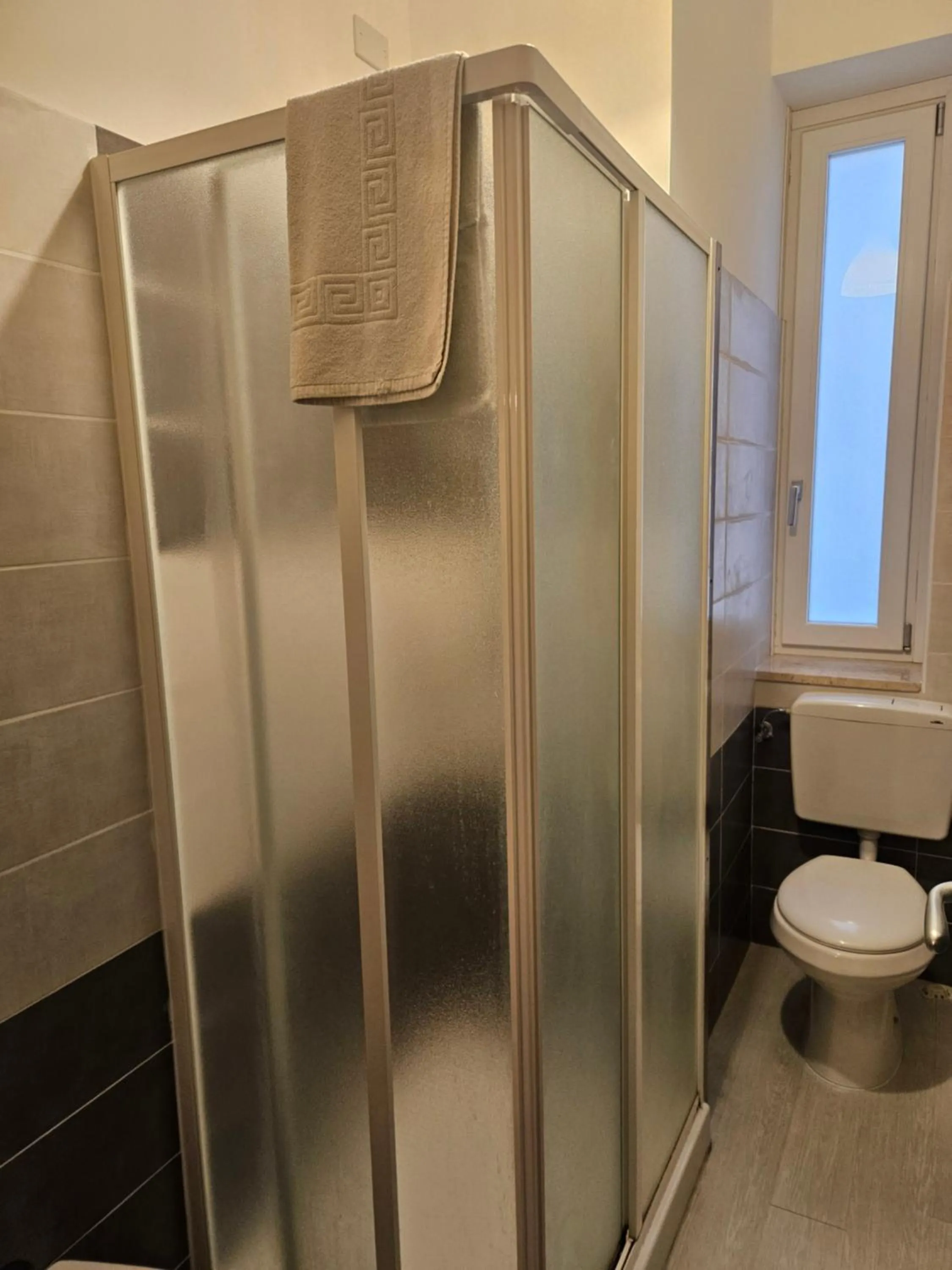 Shower in B&B Via Nazionale